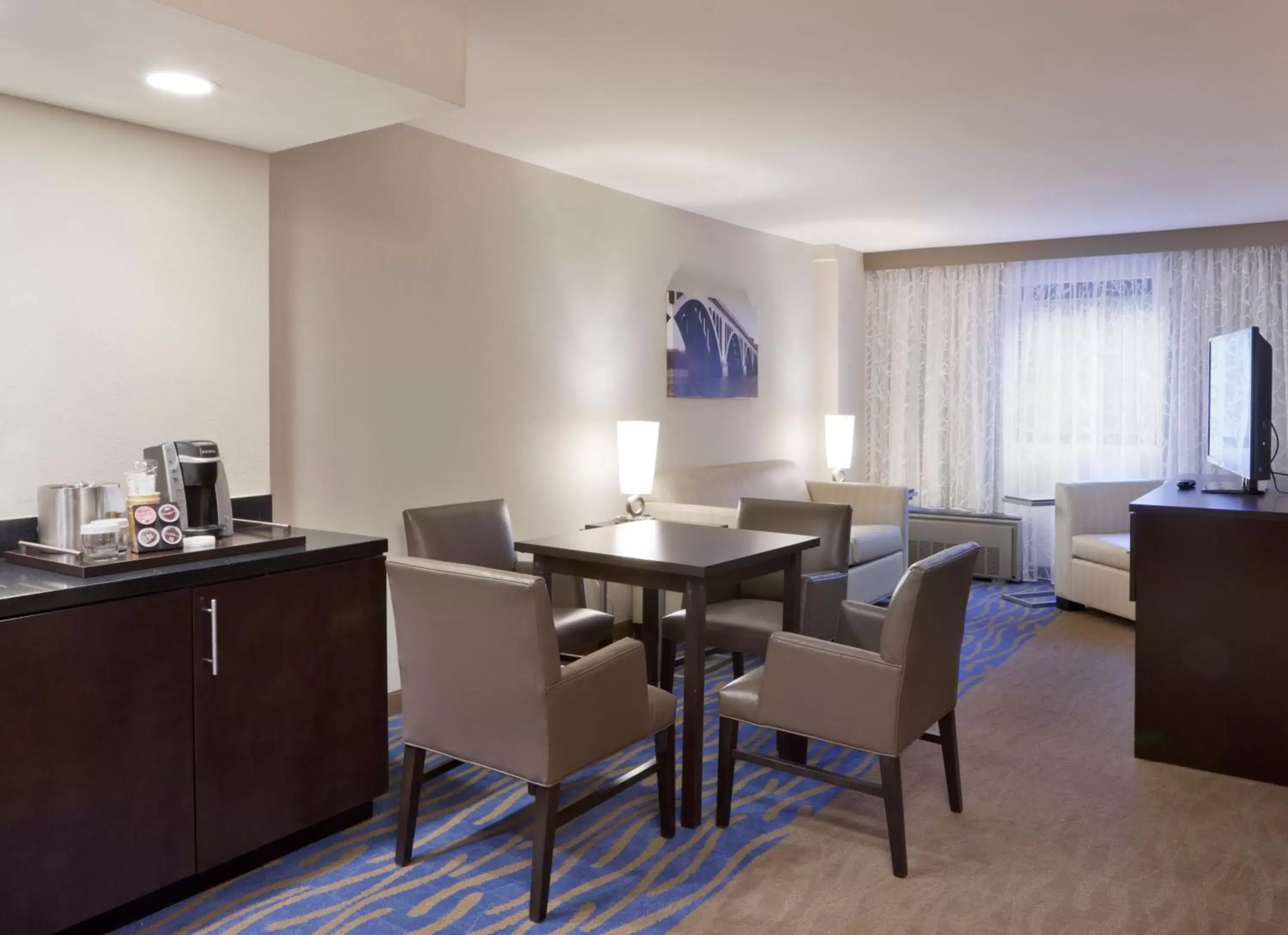 Photo of the whole room, Restaurant/Places to Eat in Holiday Inn Washington Capitol-National Mall, an IHG Hotel