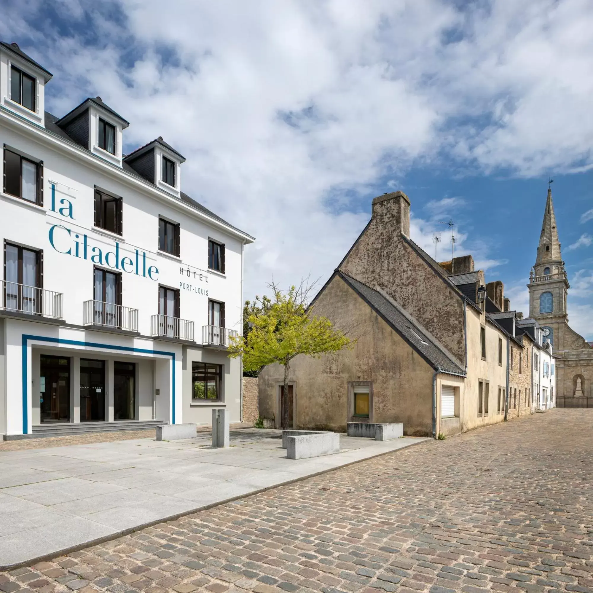 Facade/entrance, Property Building in Hotel Restaurant Spa De La Citadelle Lorient