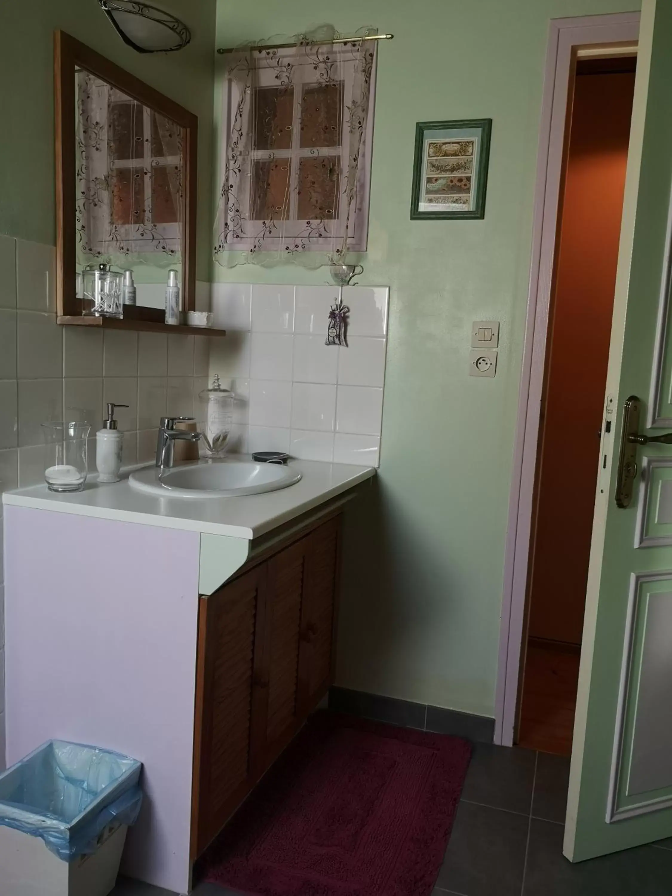 Bathroom, Kitchen/Kitchenette in Les Eléphants bleus