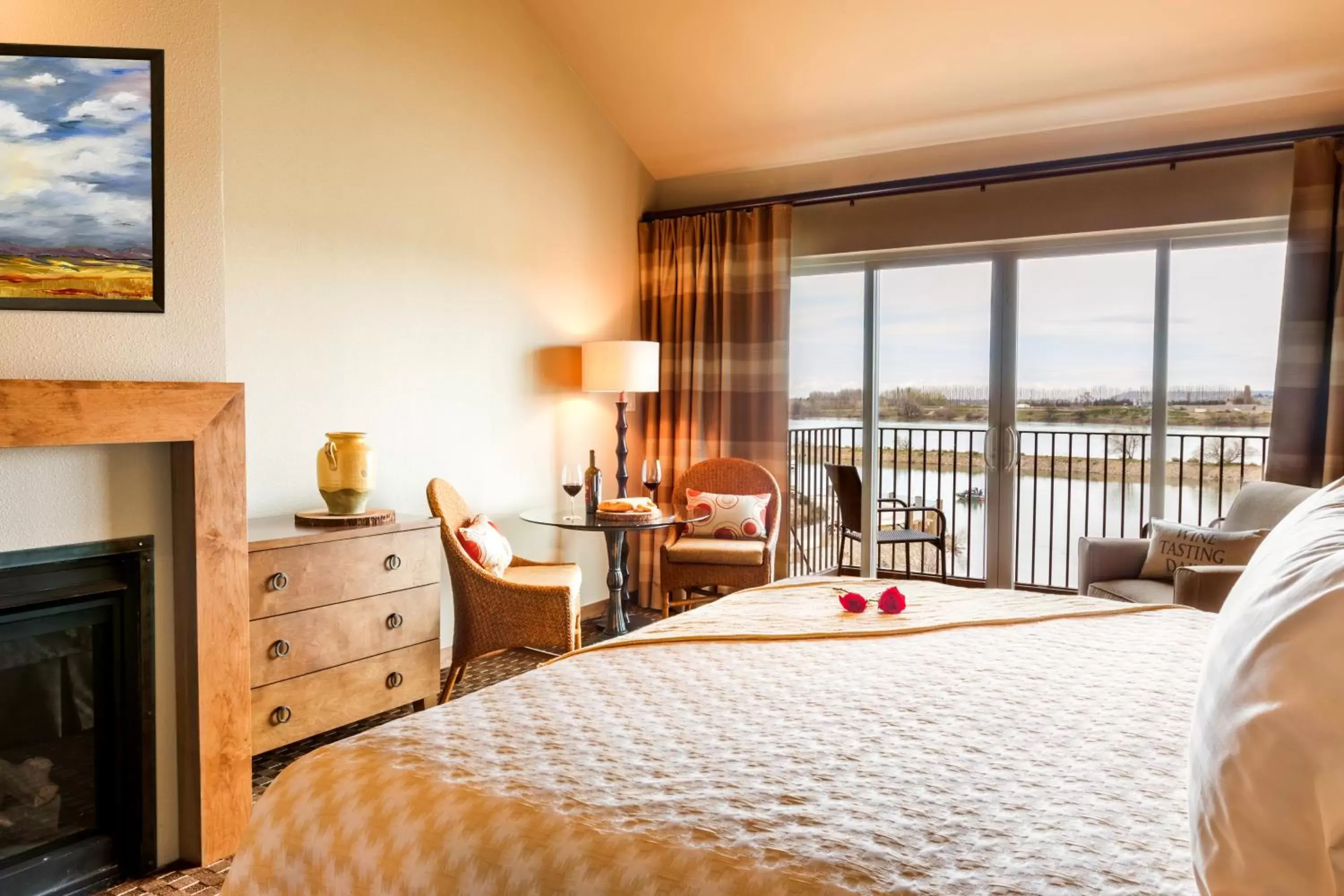 Bedroom, Bed in The Lodge at Columbia Point Bedroom, Bed in The Lodge at Columbia Point