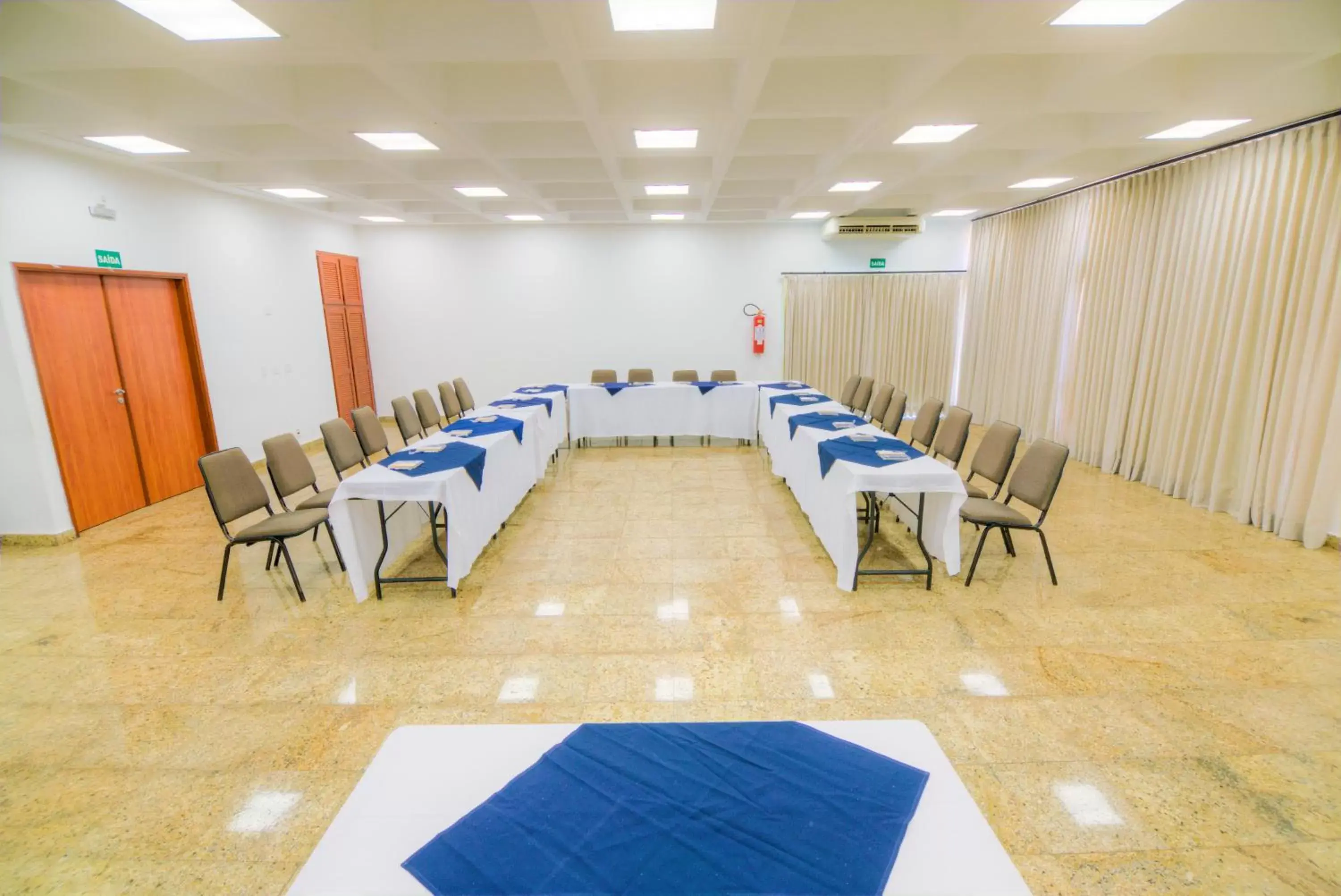 Meeting/conference room in Dan Inn Uberaba & Convenções