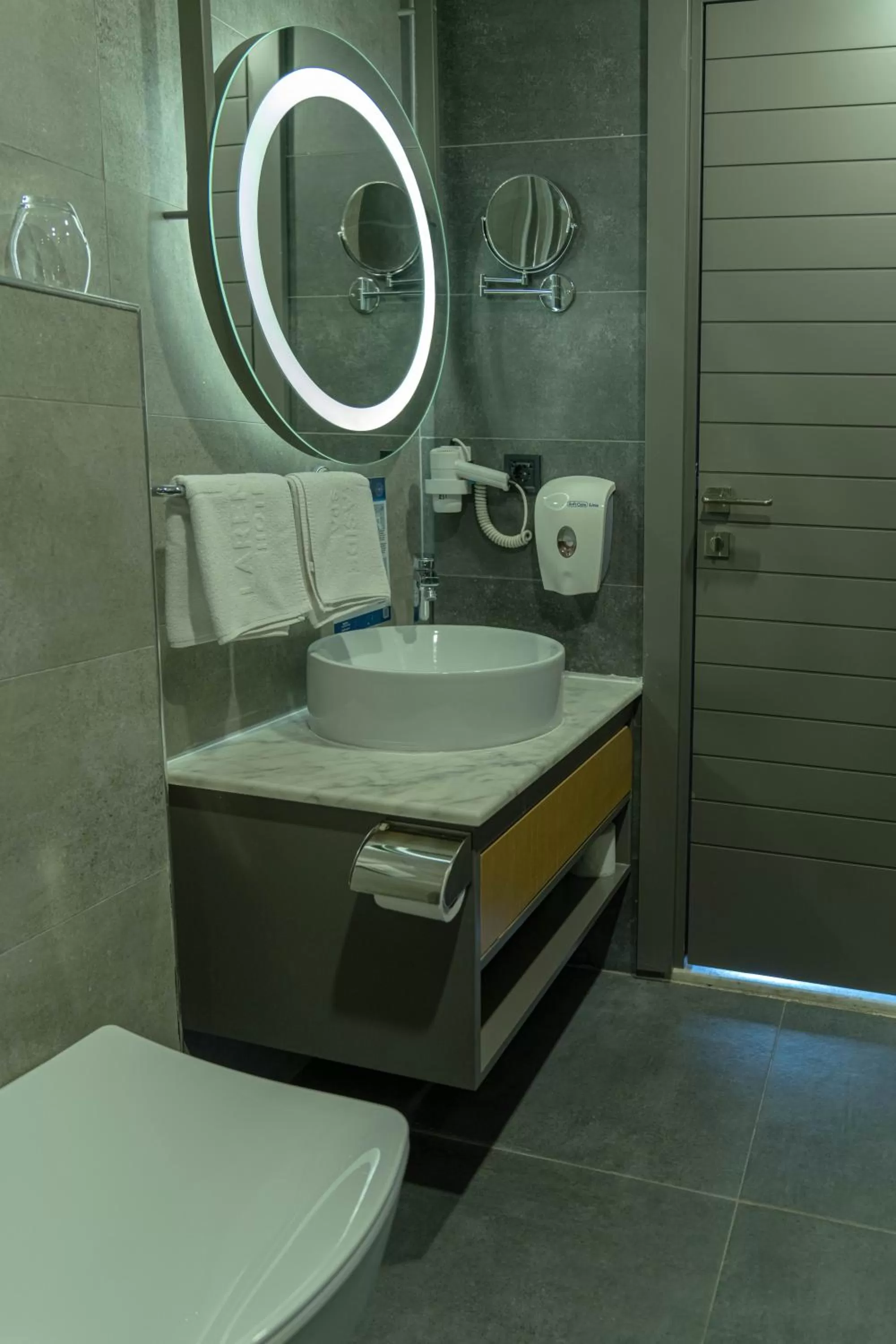 Shower in Laren Sea Side Hotel Spa