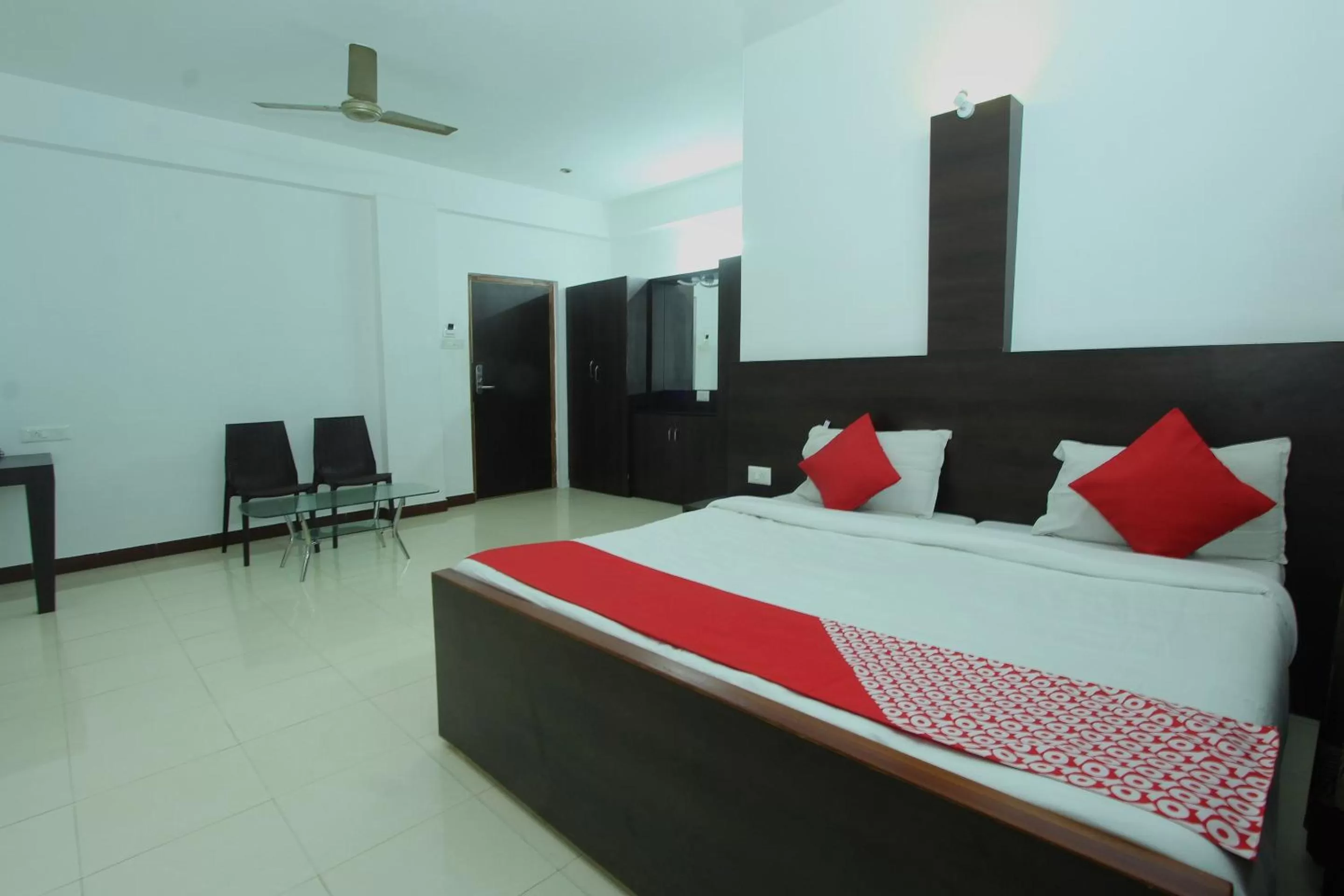 Bed in Lake View Hotel