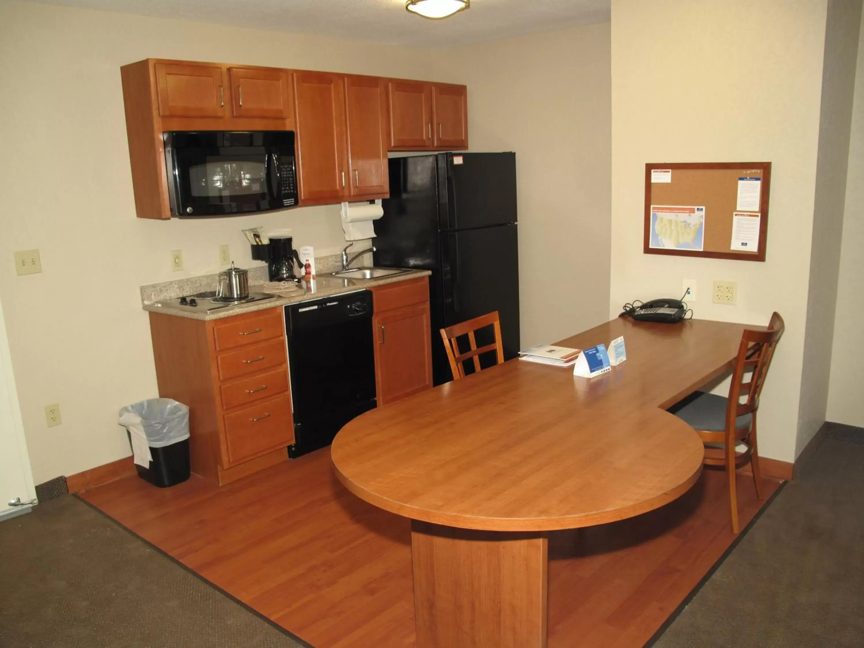 Photo of the whole room, Kitchen/Kitchenette in Candlewood Suites Elgin – Northwest Chicago, an IHG Hotel