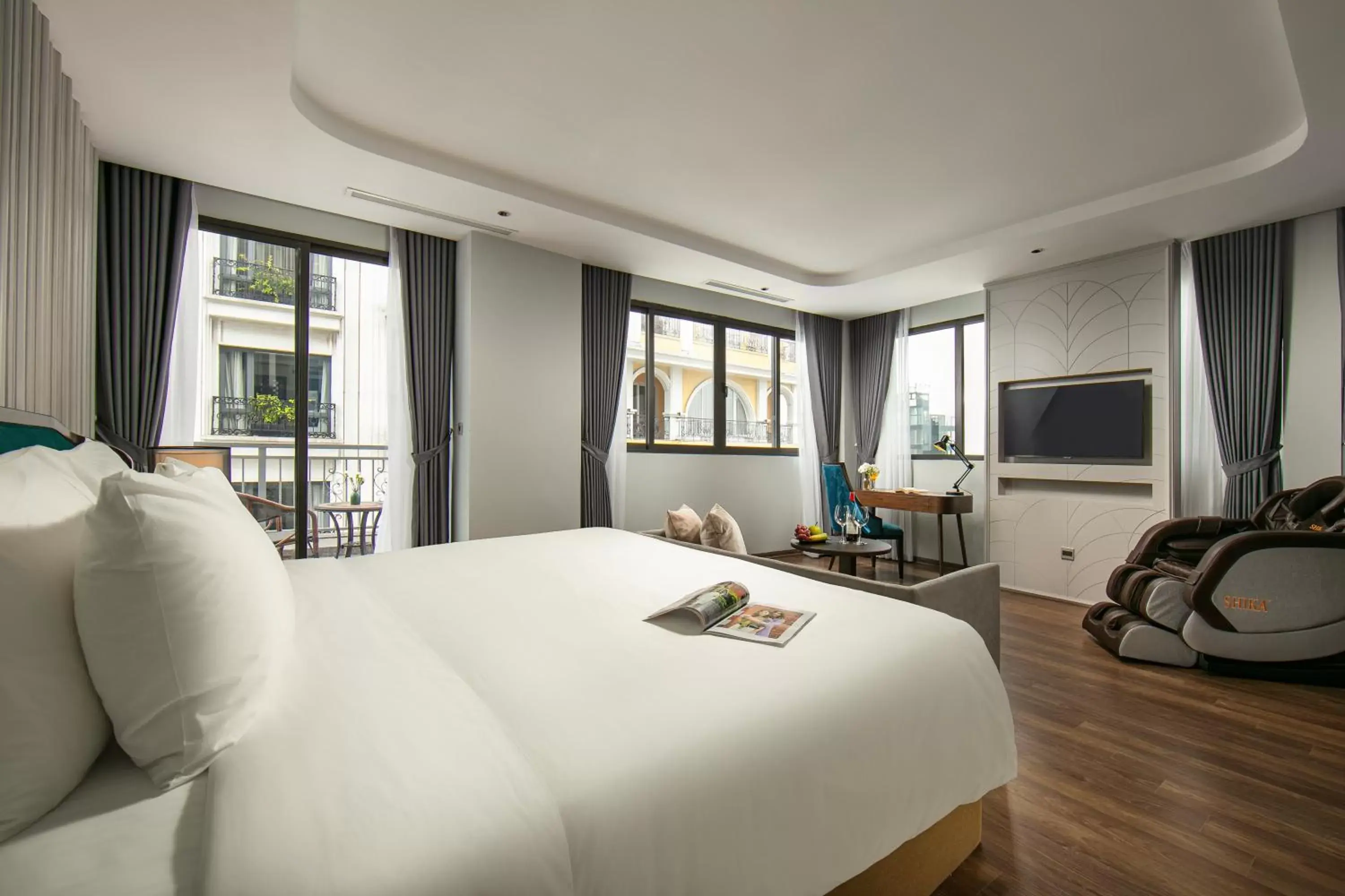 Massage, Bed in MAY DE VILLE Lakeside Hotel Massage, Bed in MAY DE VILLE Lakeside Hotel