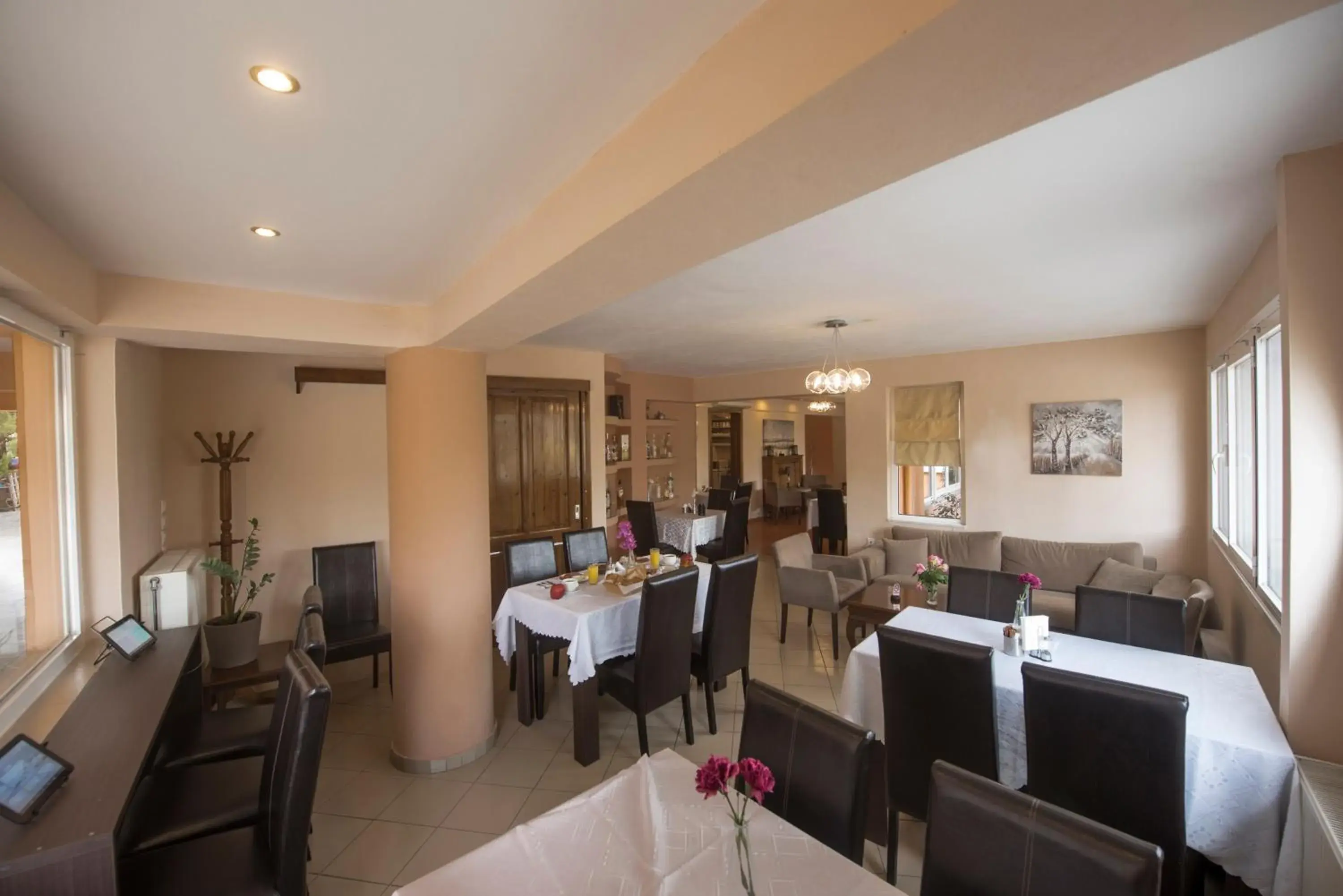 Lounge or bar, Restaurant/Places to Eat in Filoxenia Hotel