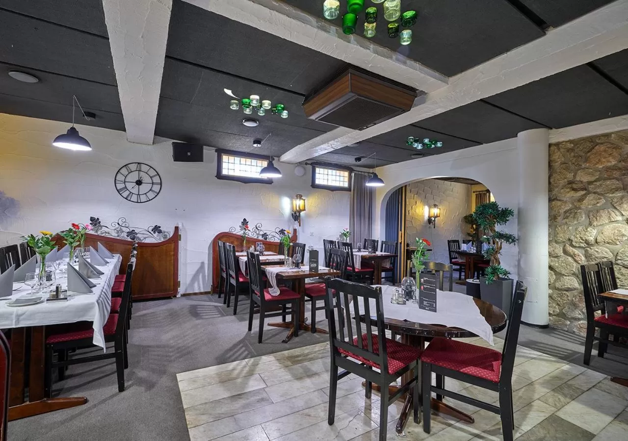 Restaurant/places to eat in Hotelli-Ravintola Gasthaus Lohja