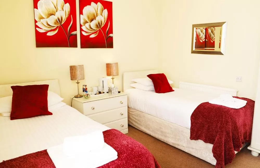 Photo of the whole room, Bed in The Thornhill