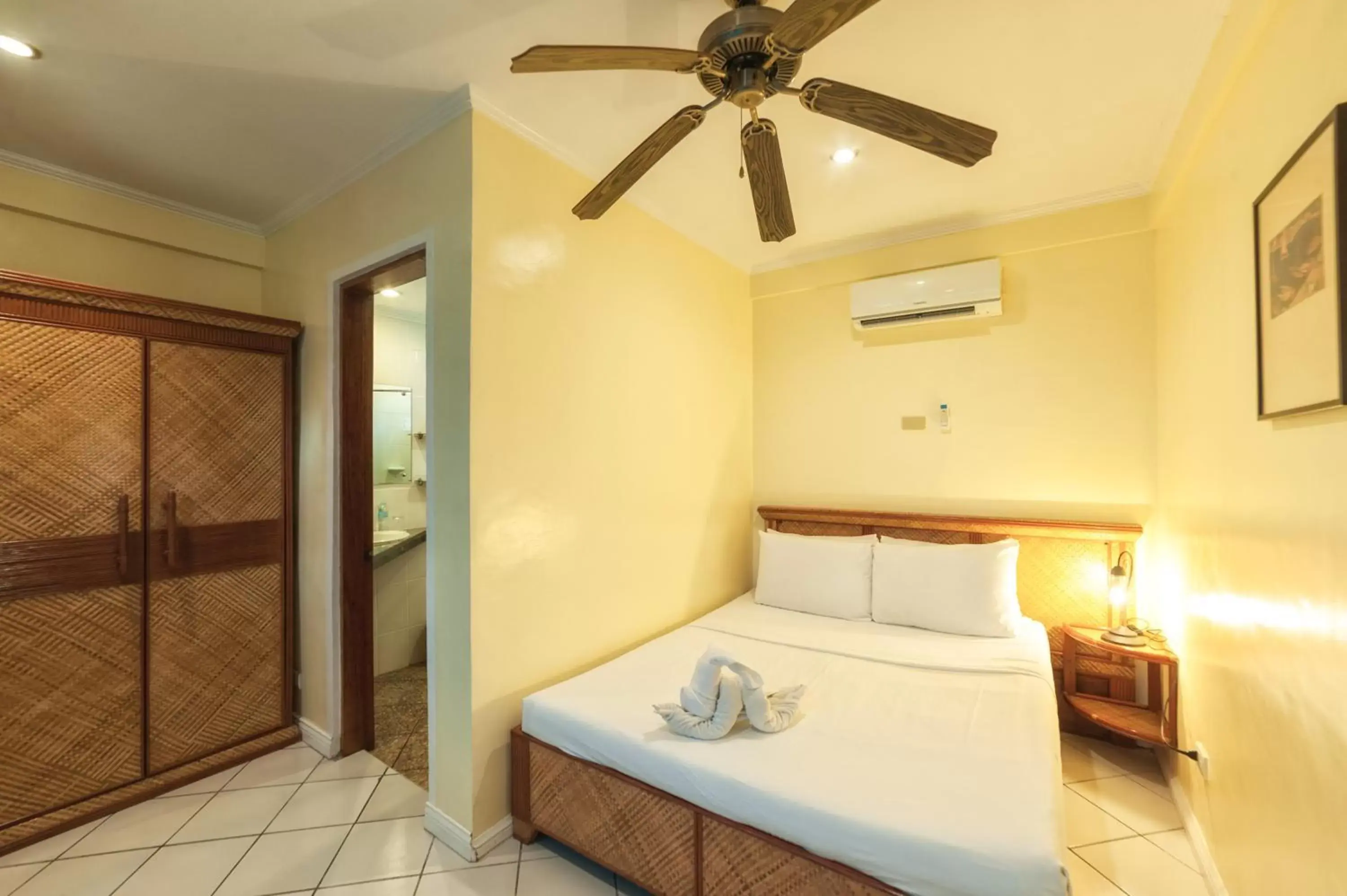 Bedroom, Bed in Bohol Sea Resort