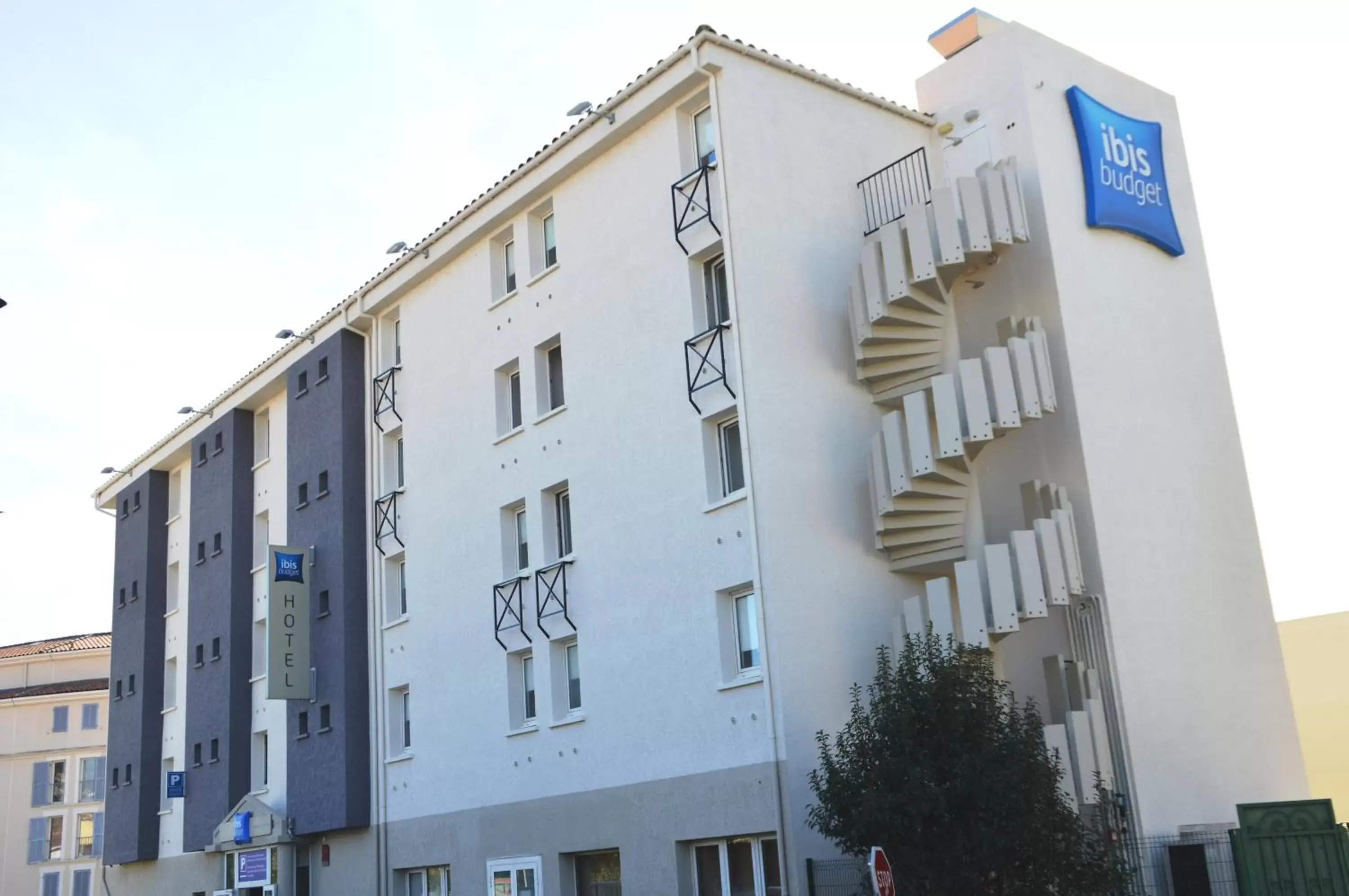 Facade/entrance, Property Building in Ibis Budget Hyères