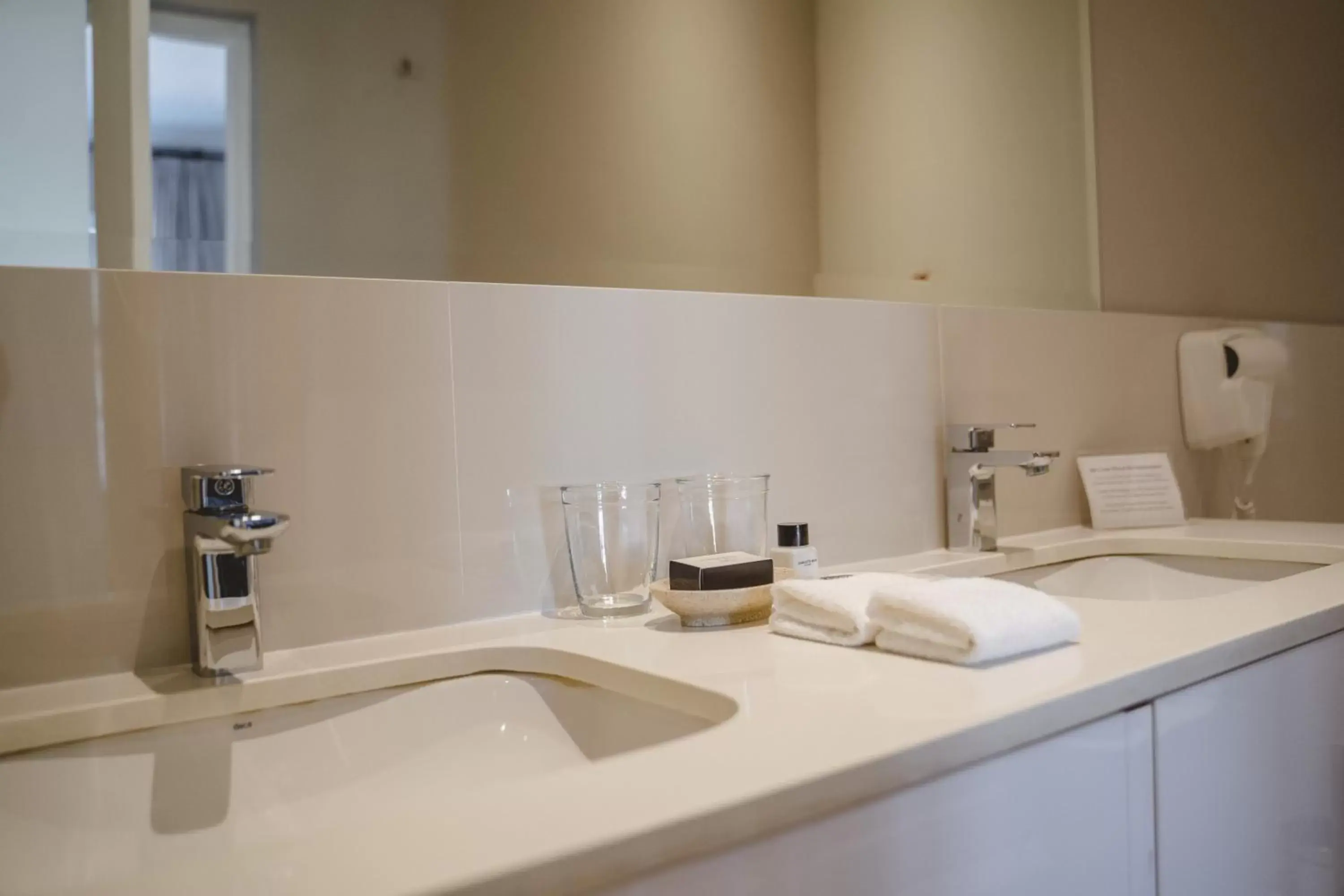 Bathroom, Kitchen/Kitchenette in Cloud 9 Boutique Hotel and Spa