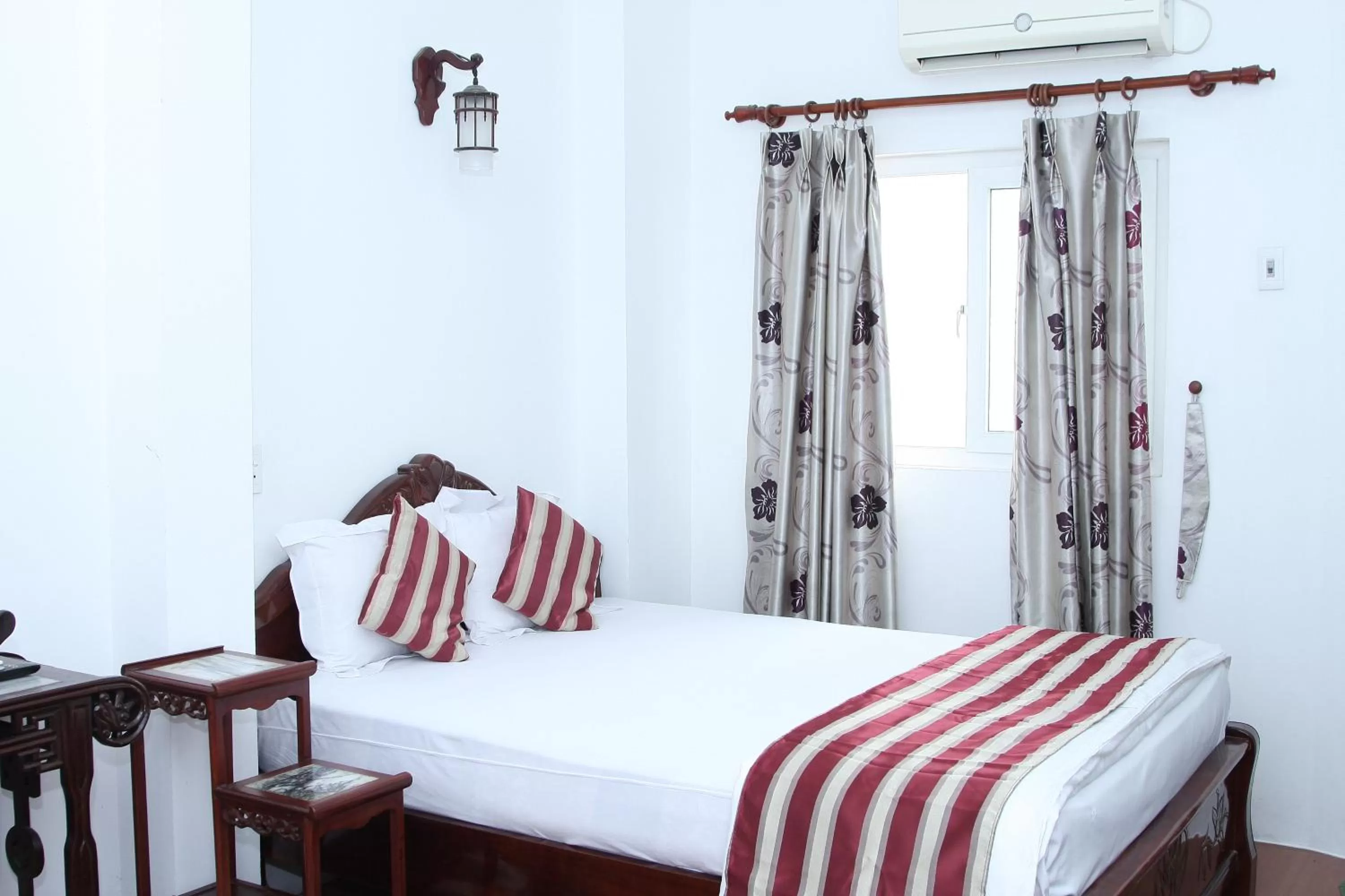 Bed in Hoang Cuong Hotel