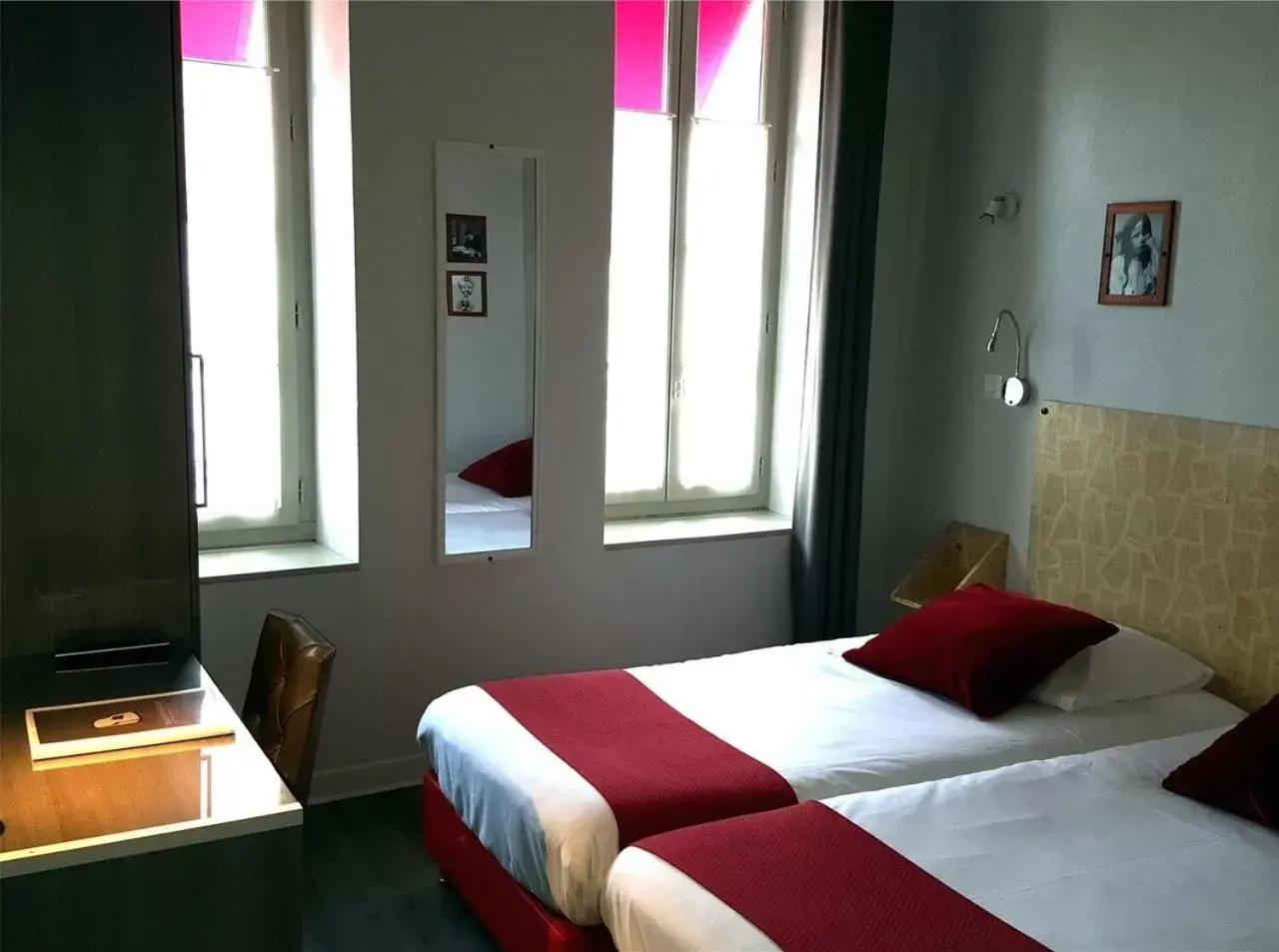 Photo of the whole room, Bed in Hôtel Mille et une Feuilles