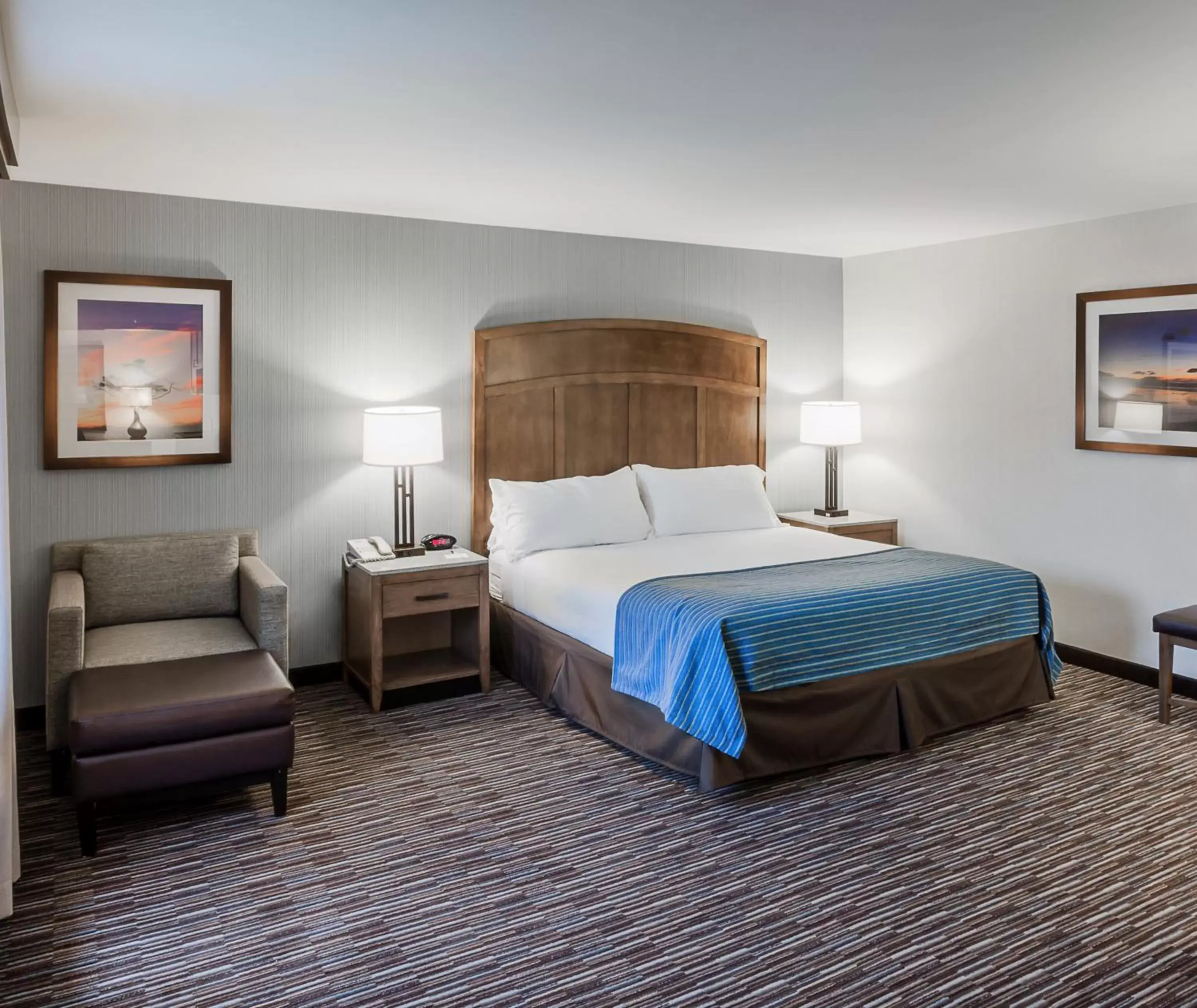 Photo of the whole room, Bed in Holiday Inn Express & Suites Carpinteria, an IHG Hotel