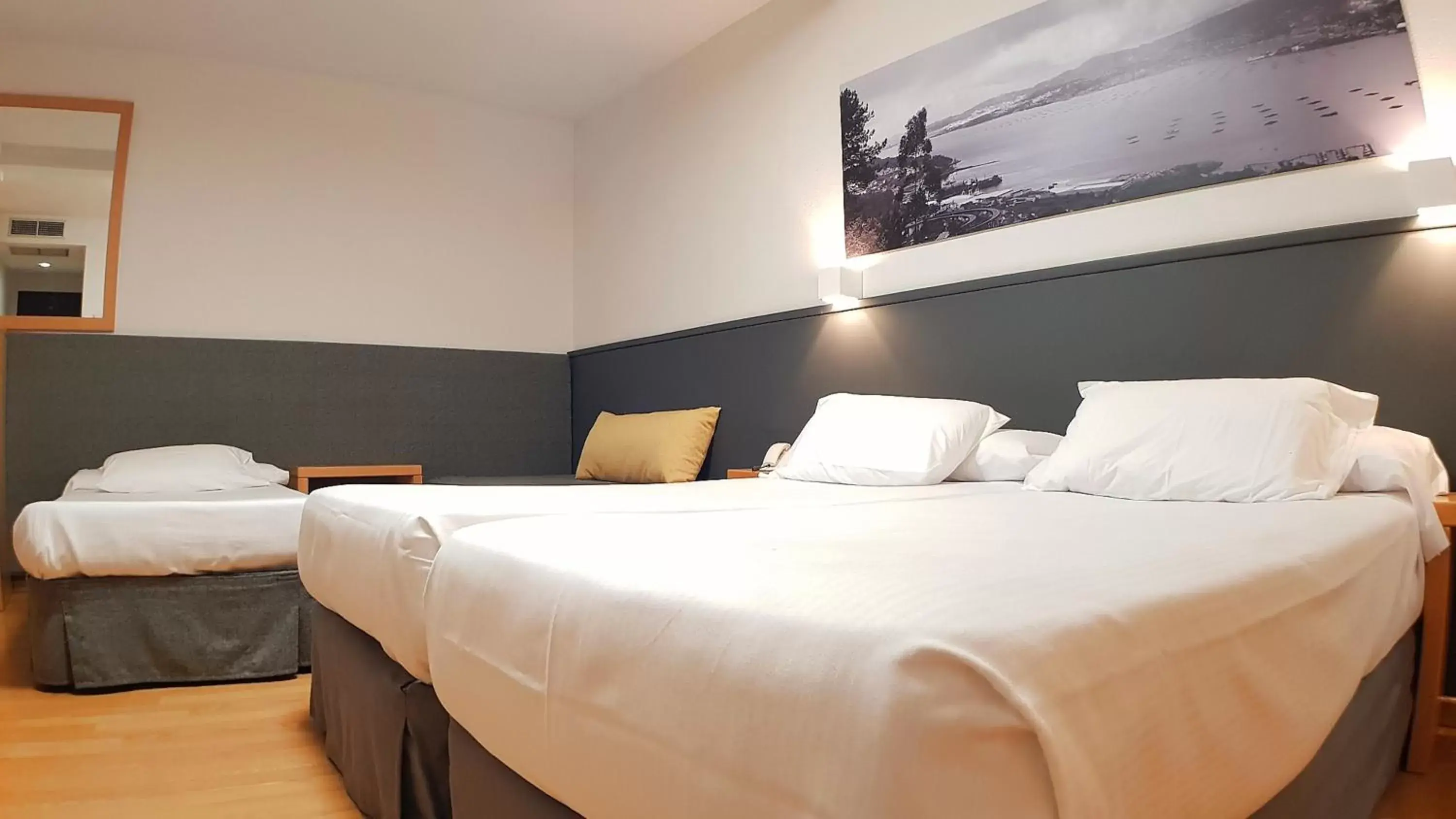 Bed in Hotel del Mar Vigo