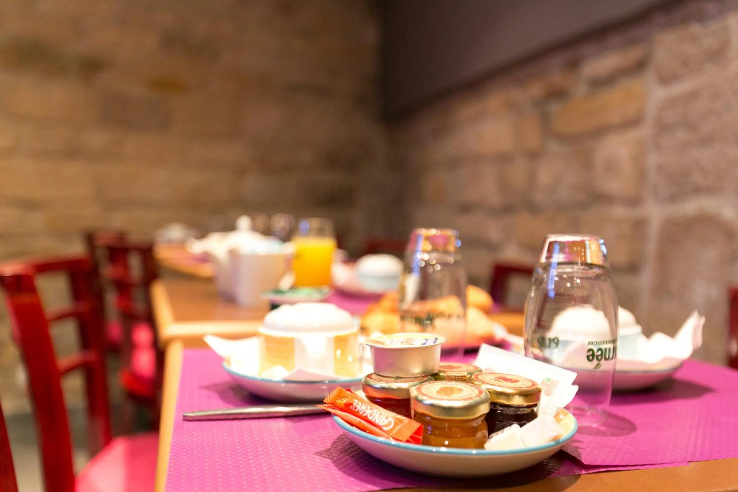 Food and drinks in Hotel Atelier Vavin