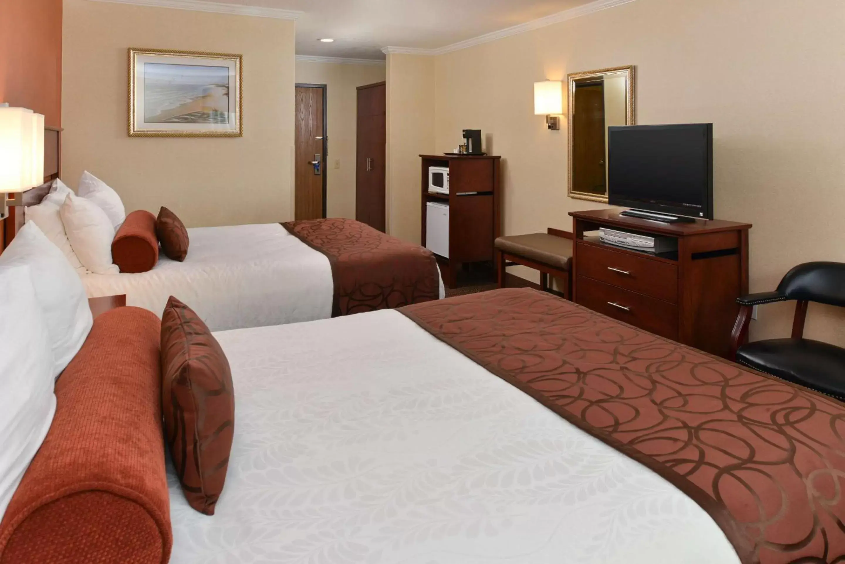 Queen Room with Two Queen Beds - Non-Smoking in Best Western Plus Landmark Inn