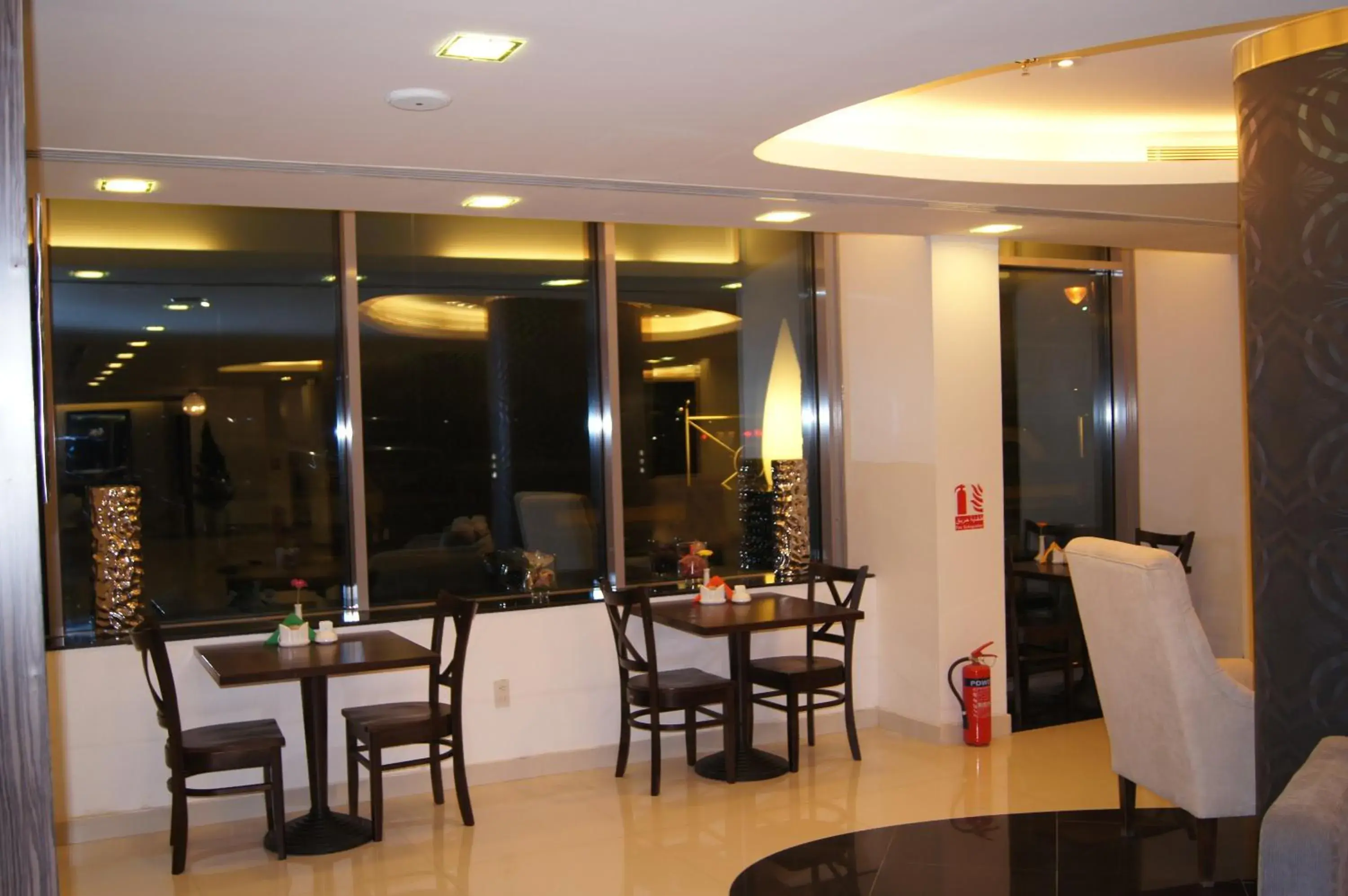 Restaurant/Places to Eat in Watheer Hotel Suite