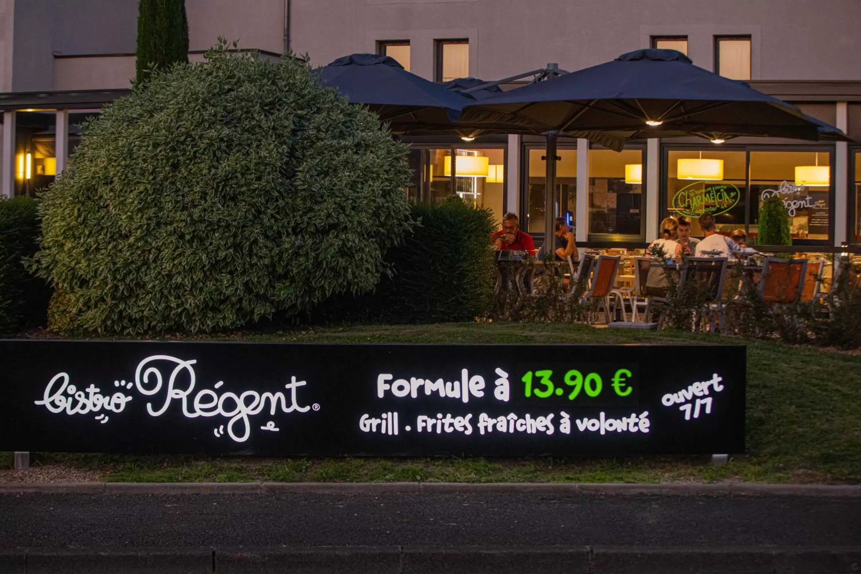 Restaurant/places to eat in Ibis Budget Clermont Ferrand - Le Brezet - Aeroport Restaurant/places to eat in Ibis Budget Clermont Ferrand - Le Brezet - Aeroport