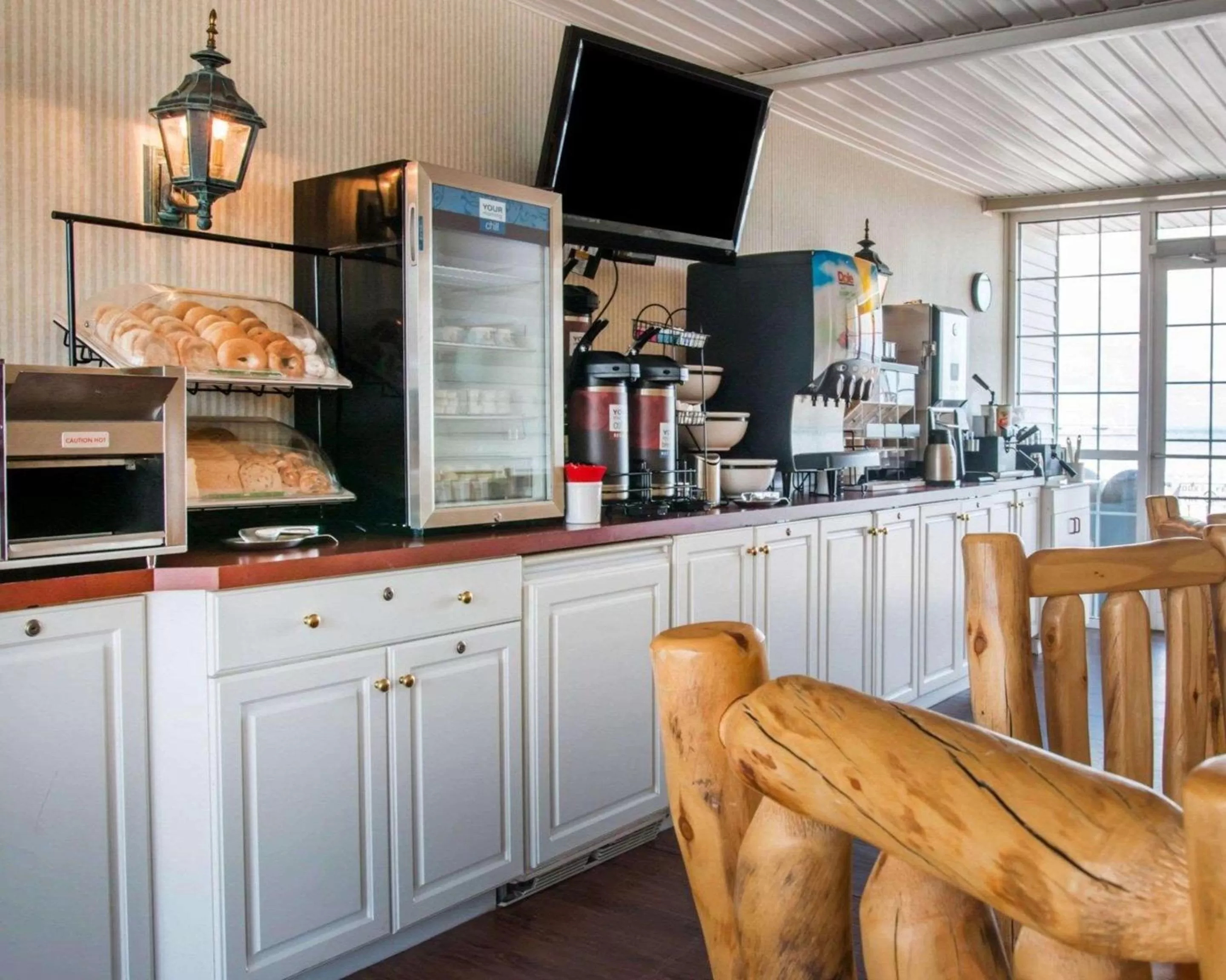 Restaurant/places to eat in Comfort Inn Lakeside