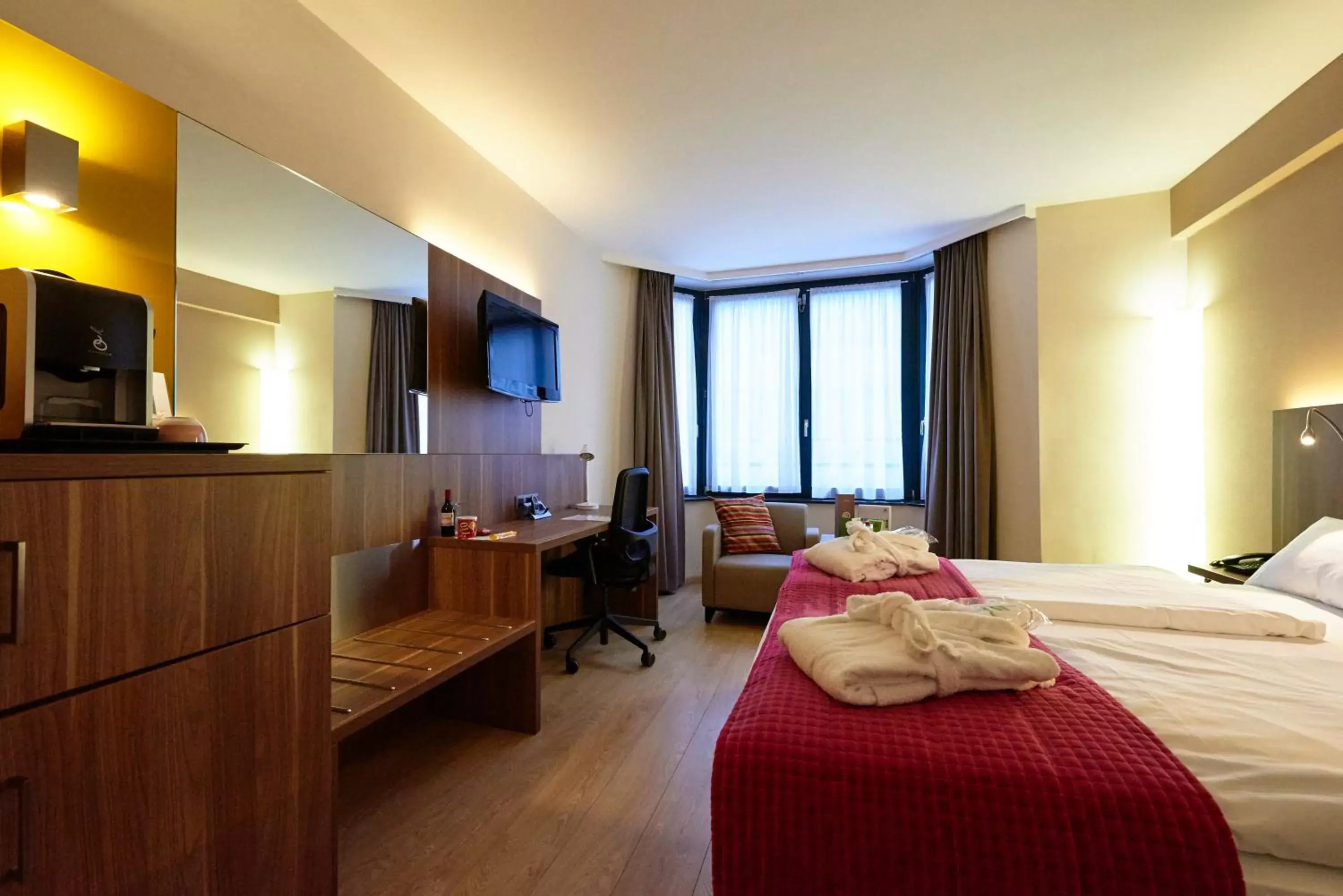 Photo of the whole room in Holiday Inn Brussels Schuman, an IHG Hotel
