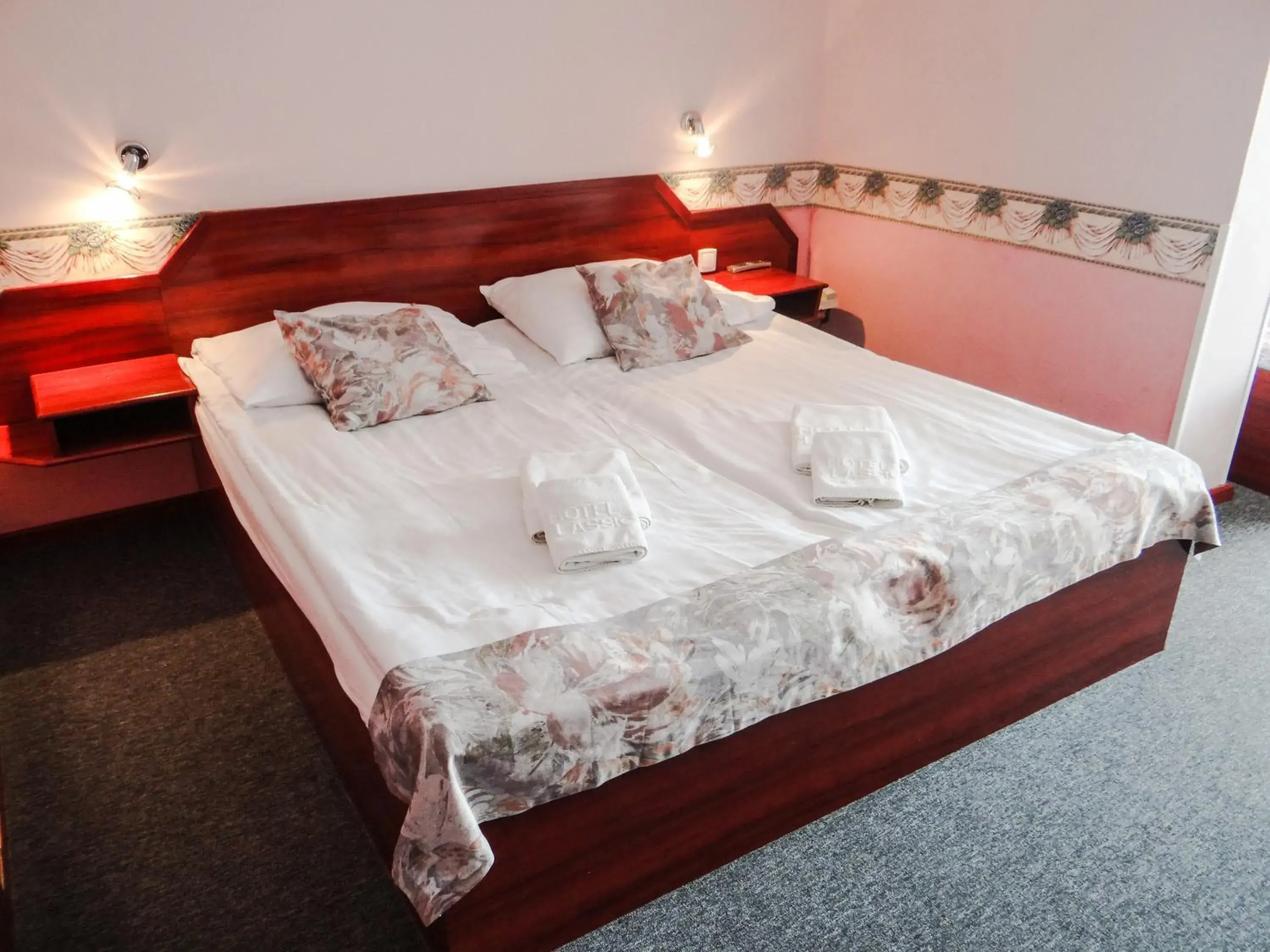 Bedroom, Bed in Classic Hotel