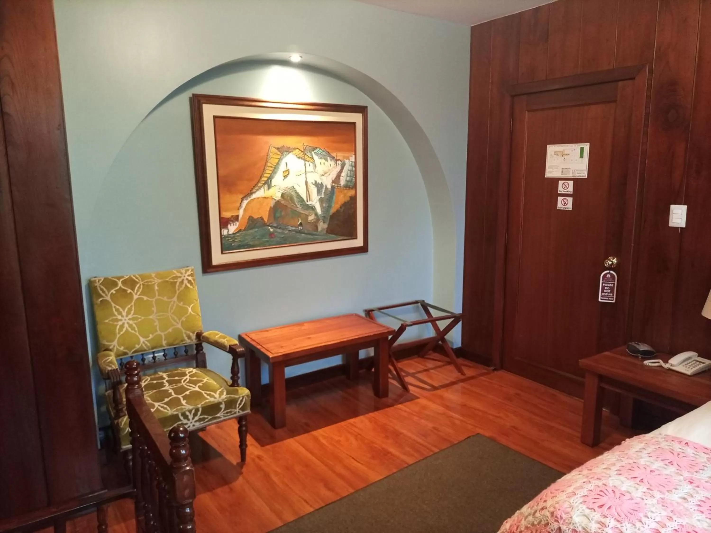 Living room, Bed in Hotel Victoria