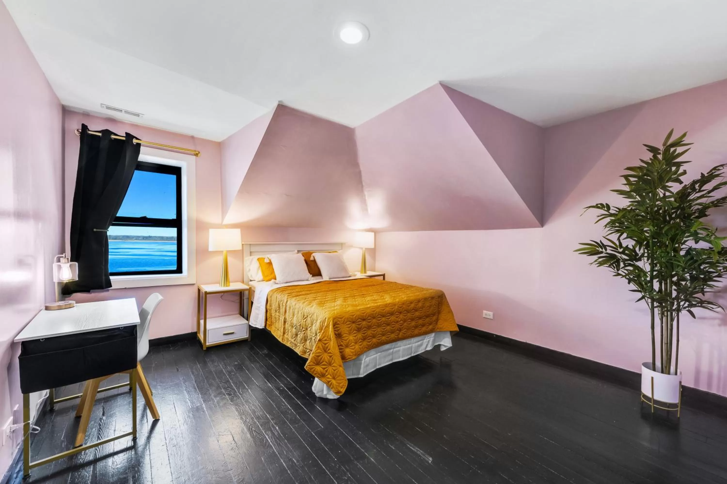 Bed in Randolph Hotel