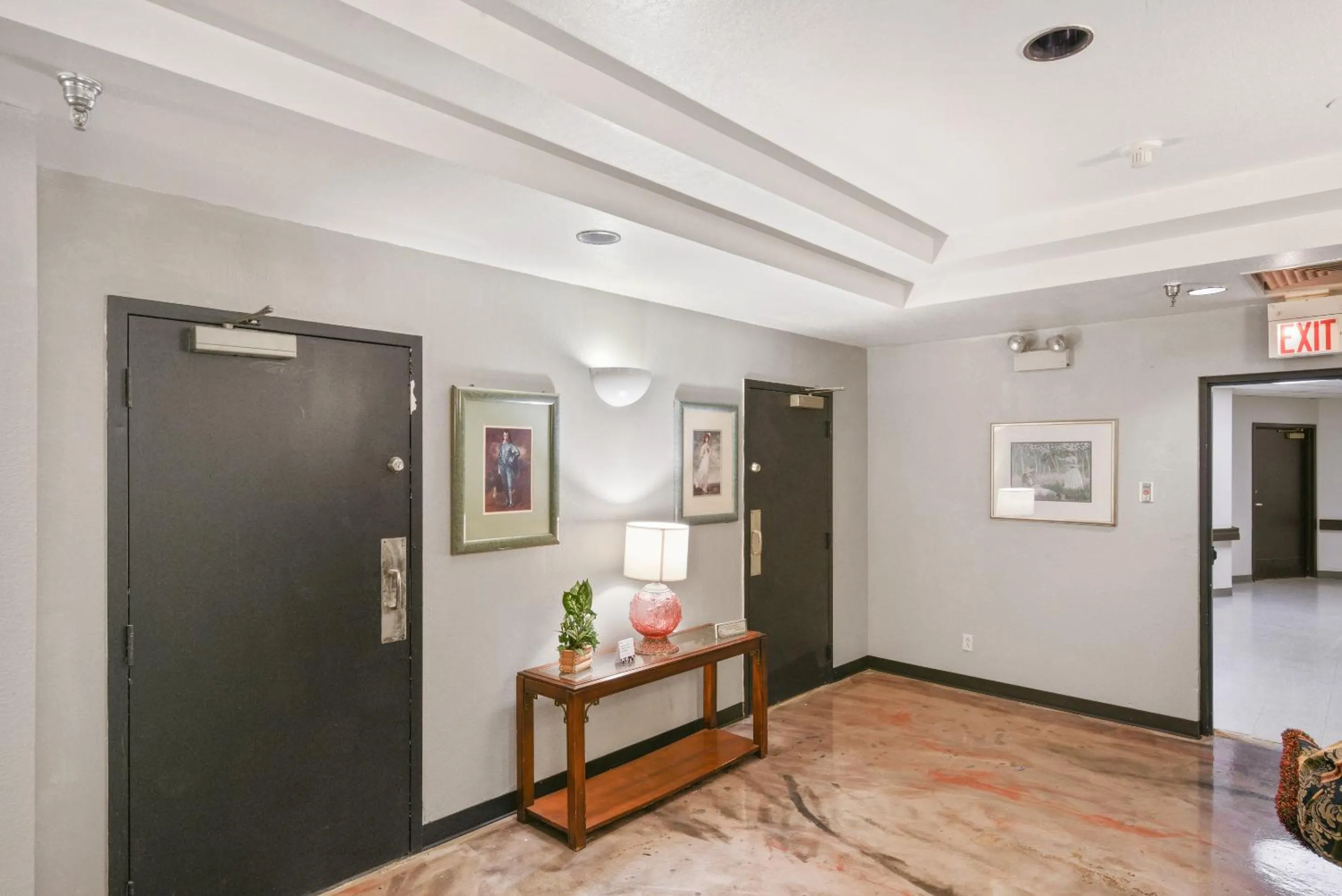 Lobby or reception in OYO Hotel Edmond - University of Central Oklahoma