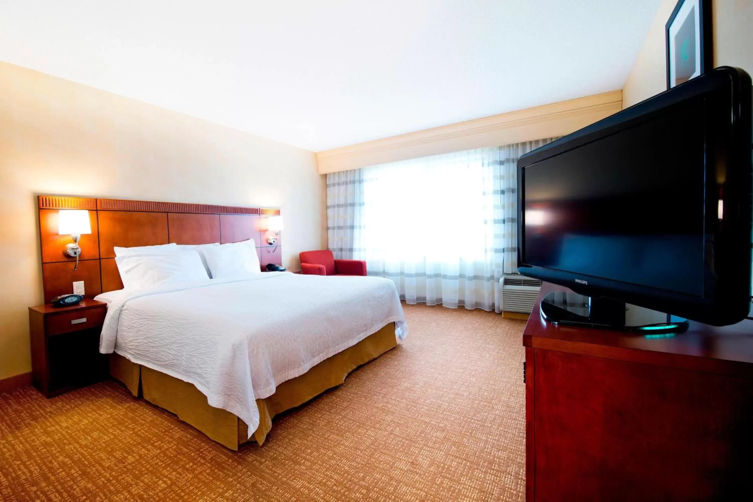 Bedroom, Bed in Courtyard by Marriott Mississauga-Airport Corporate Centre West