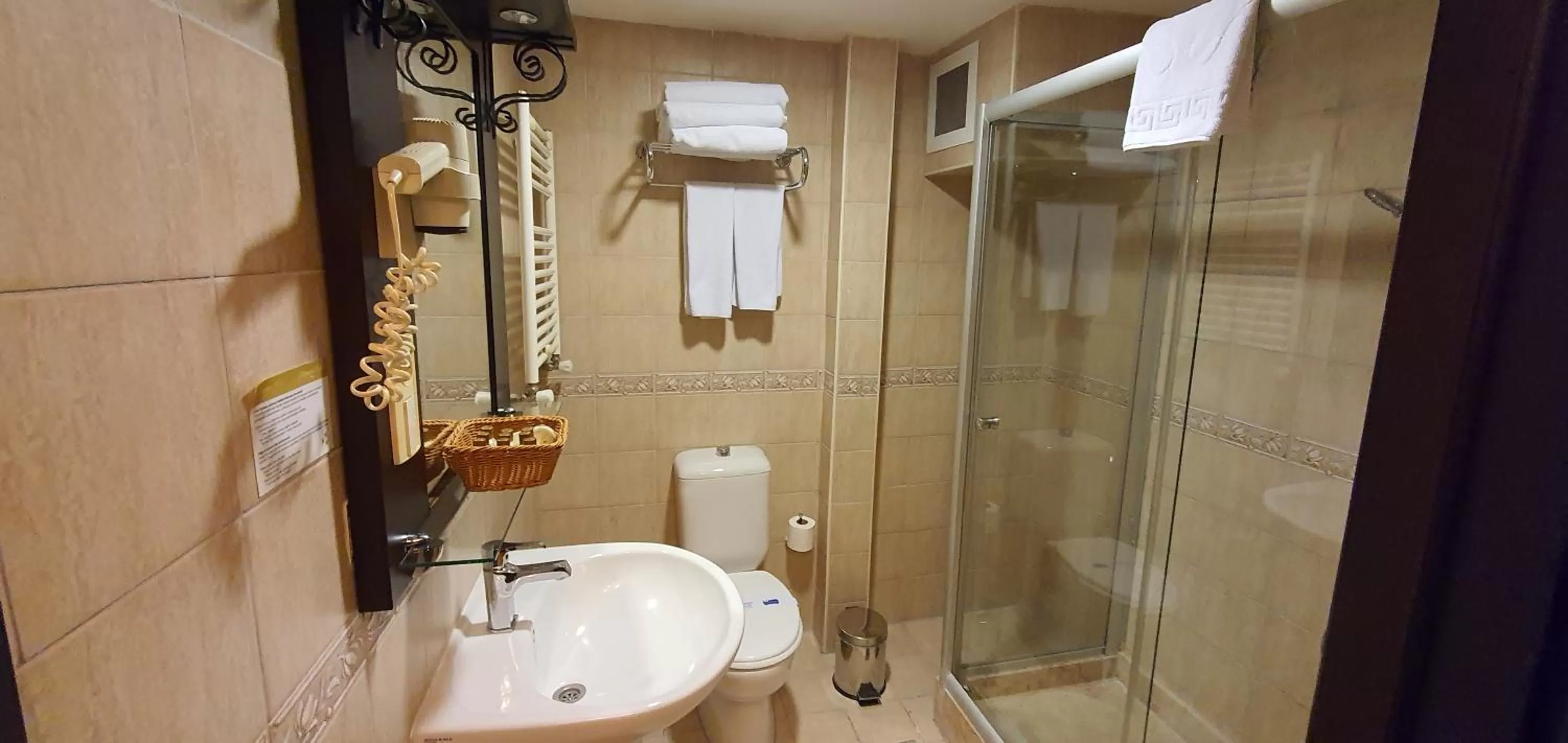 Shower in Ottoman Hotel Imperial-Special Category