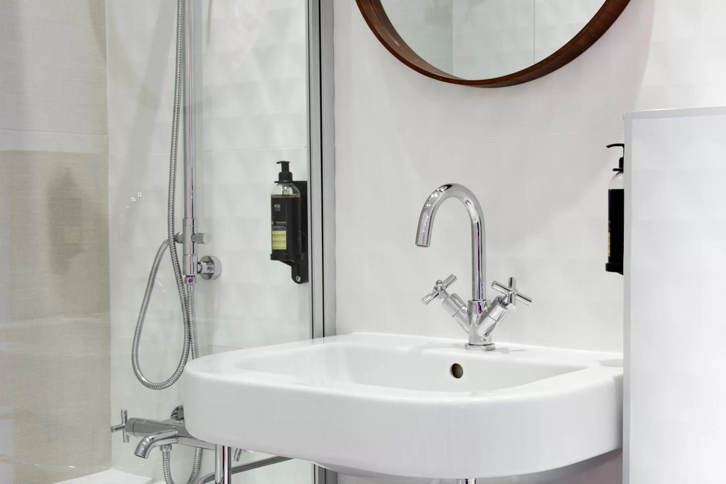 Shower, Bathroom in Hôtel Montmorency & Spa