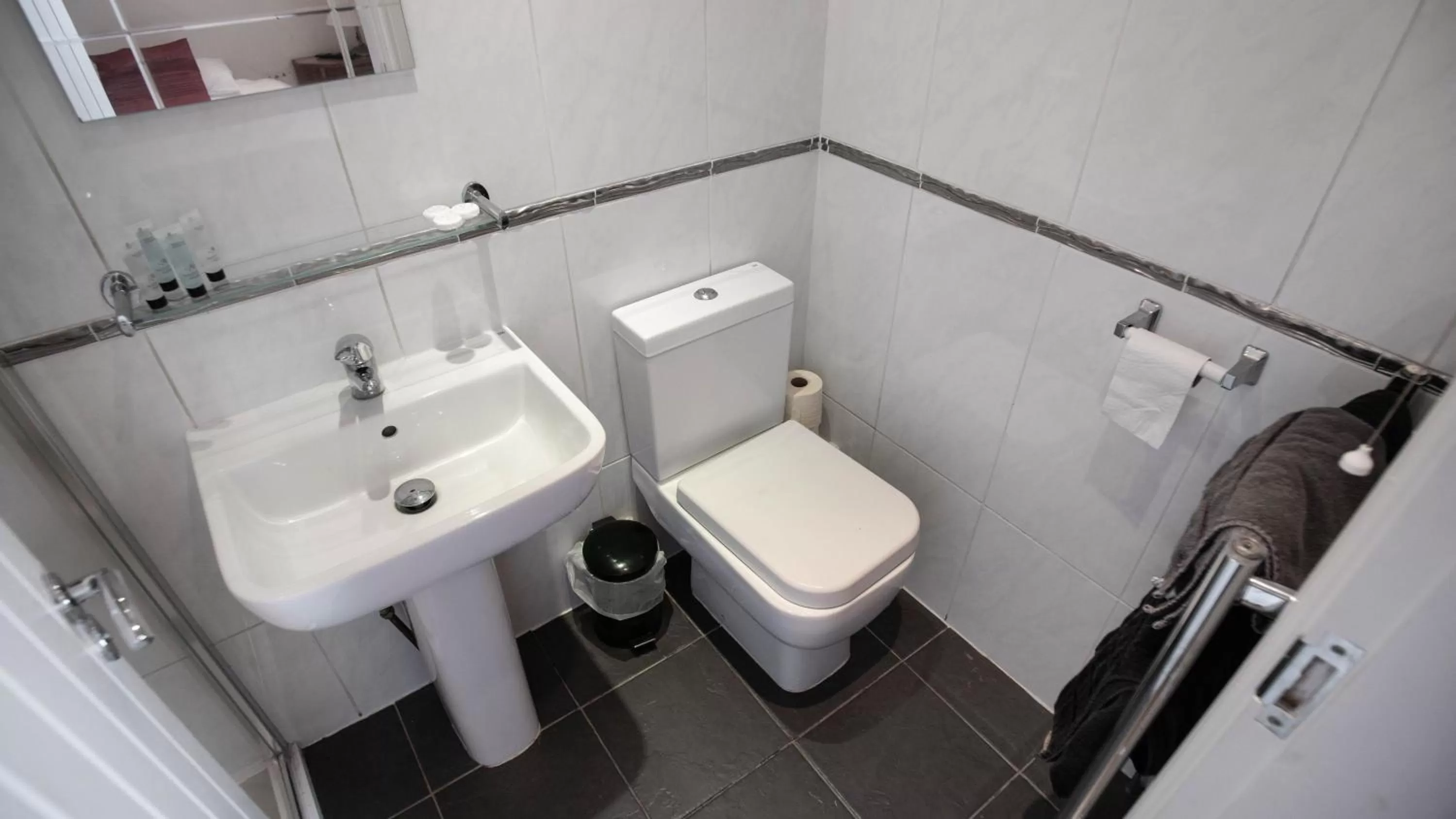 Bathroom in The Pebley Inn