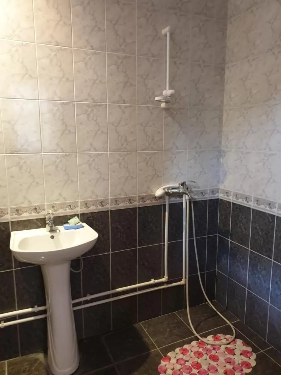 Bathroom in Tatev Shinuhayr Hotel'