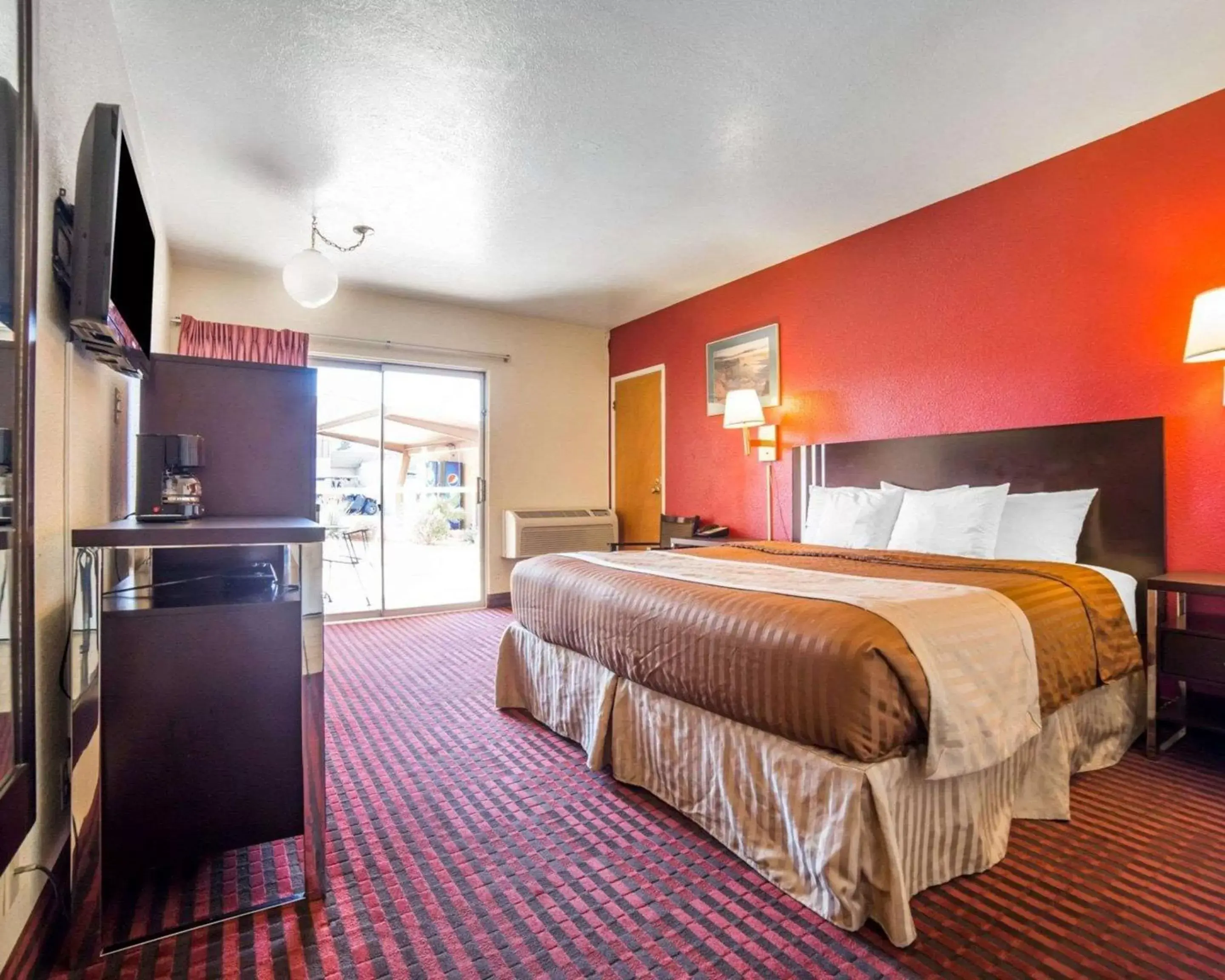 Photo of the whole room, Bed in Rodeway Inn at Lake Powell