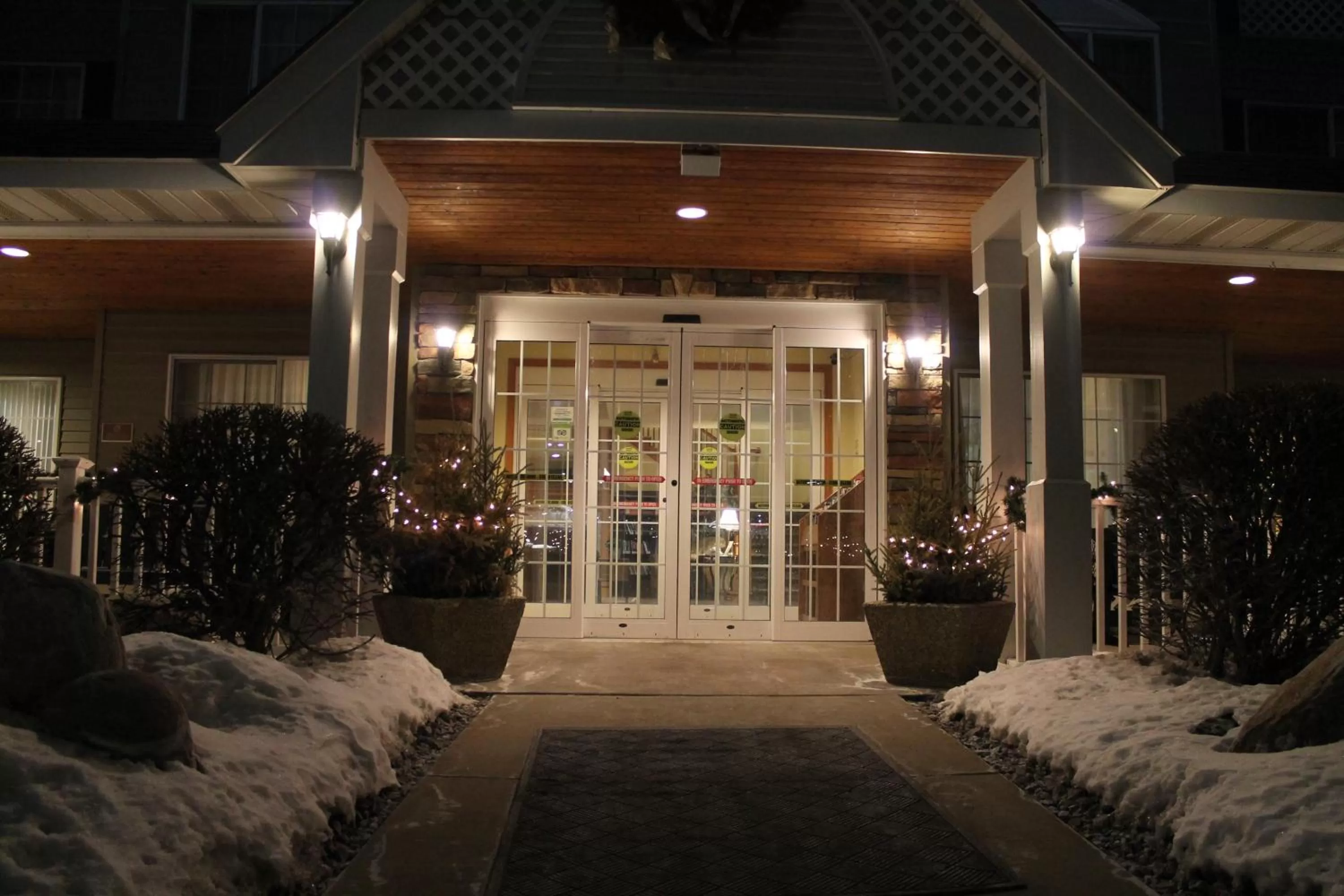 Property building in Country Inn & Suites by Radisson, Minneapolis-Shakopee