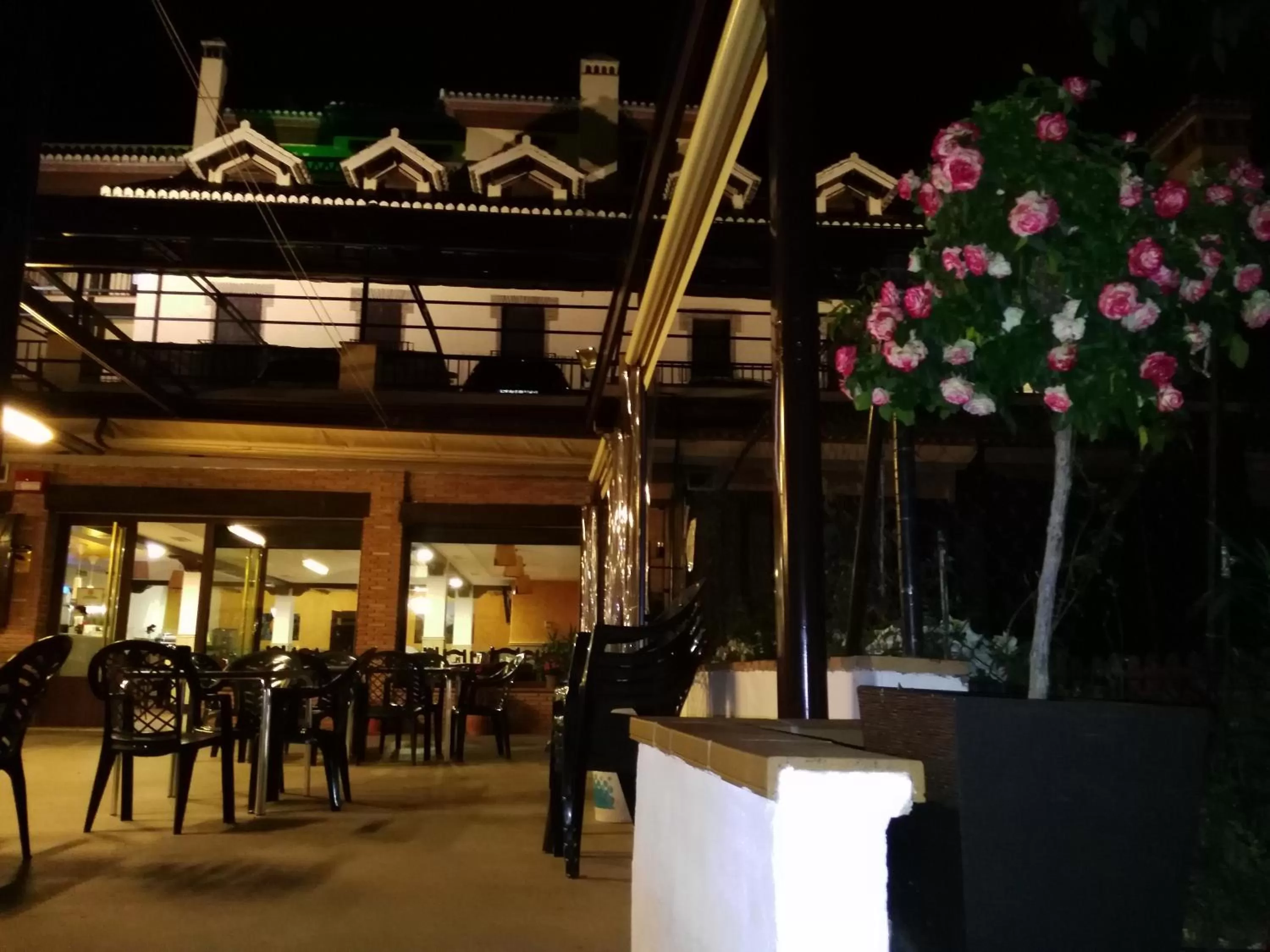 Restaurant/places to eat in Hotel Rural Huerta del Laurel