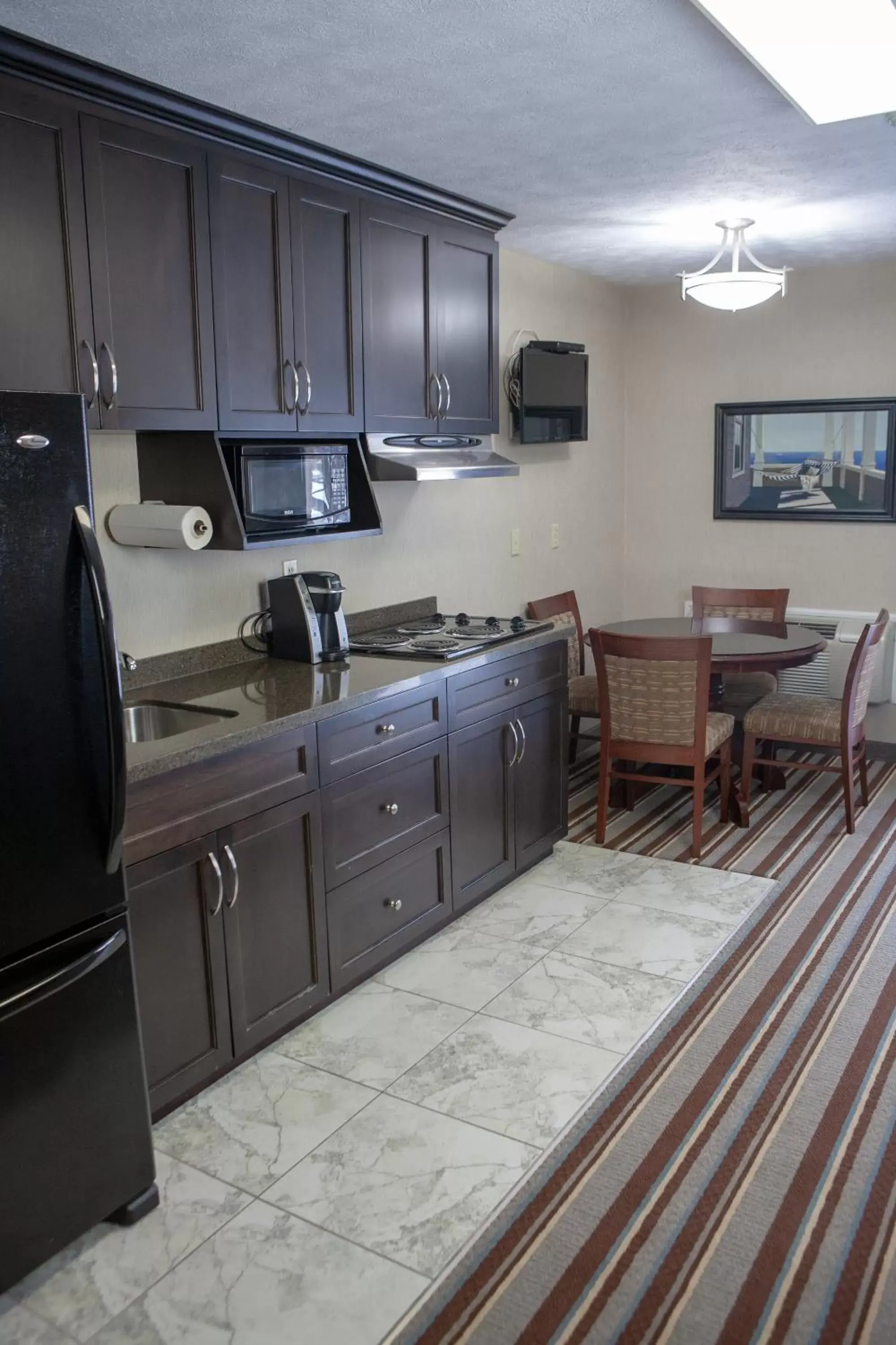 Deluxe King Suite with Street View - Non-Smoking in Super 8 by Wyndham Port Elgin
