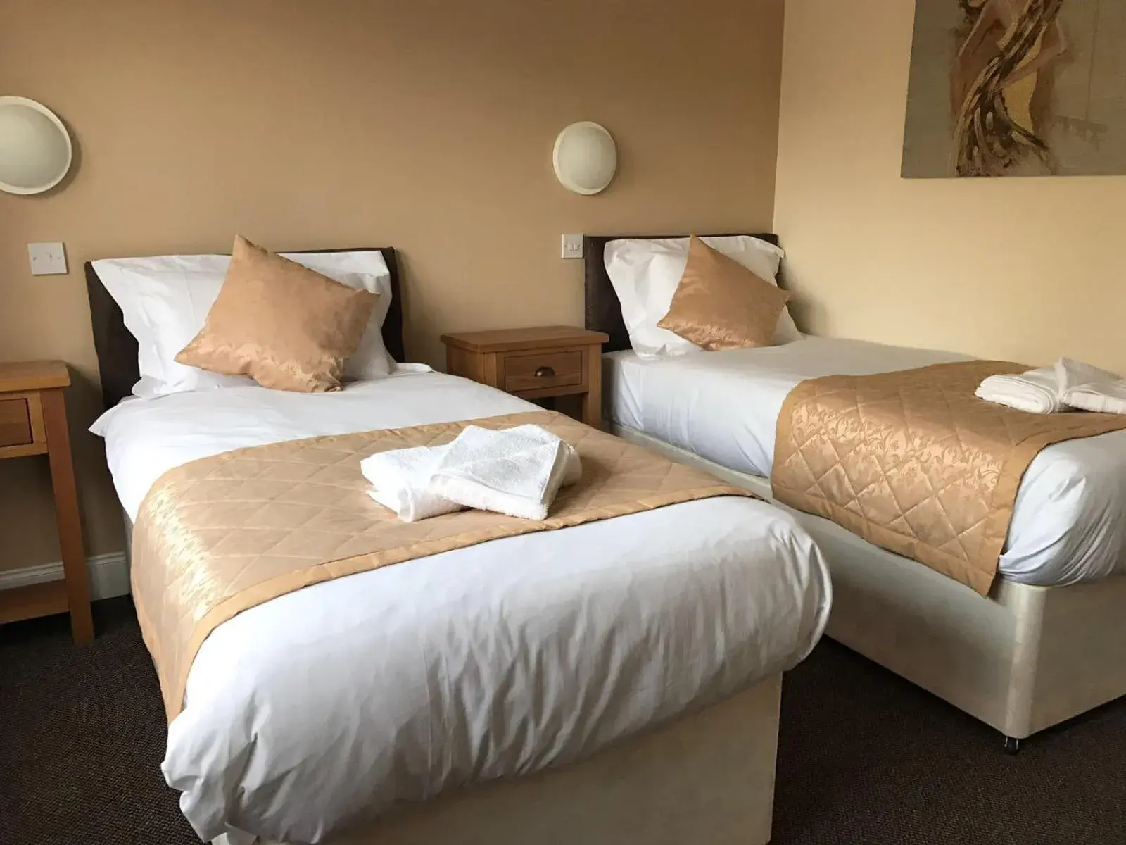 Bed in The Waverley Inn