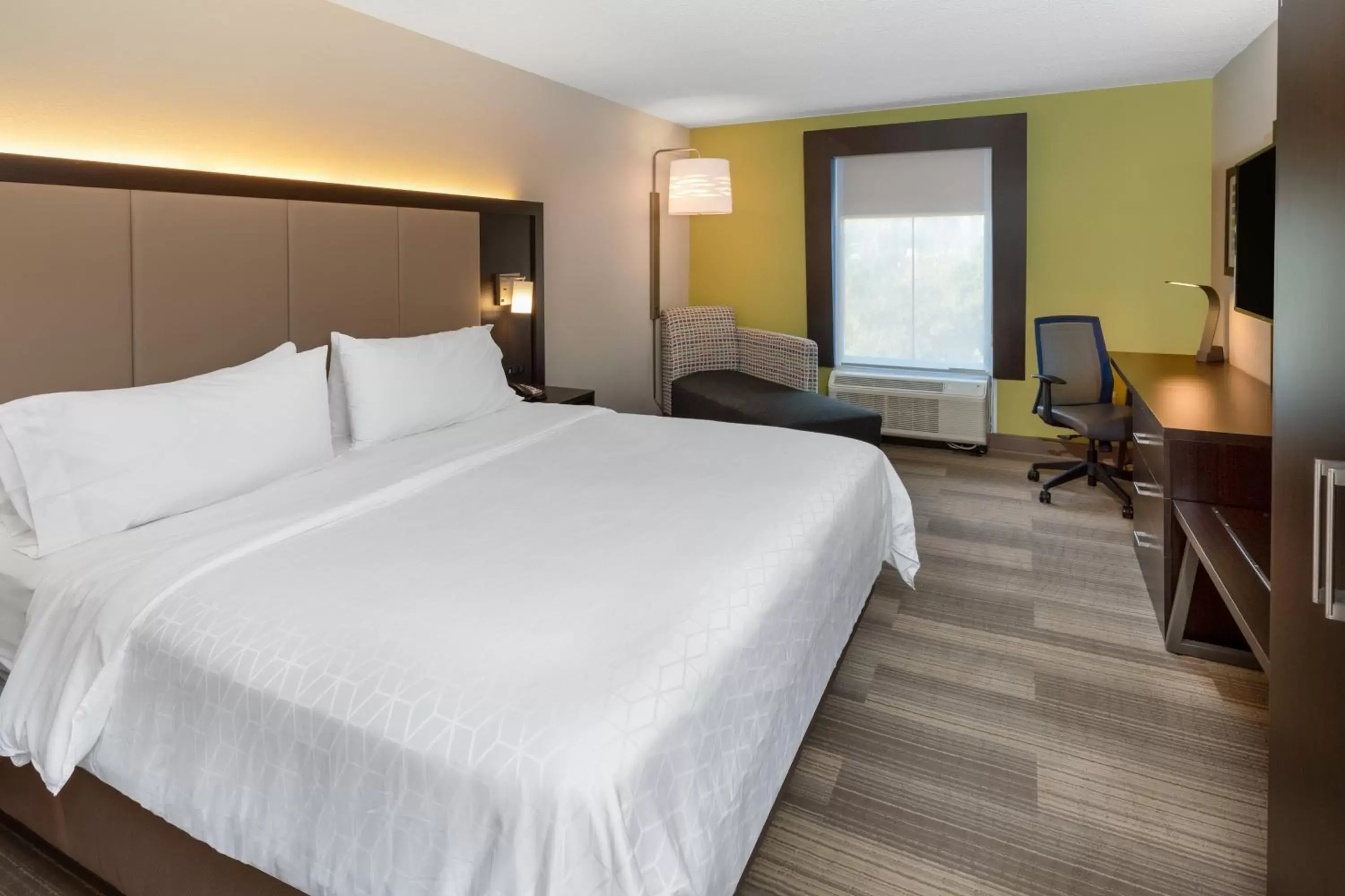 Photo of the whole room, Bed in Holiday Inn Express Minden, an IHG Hotel