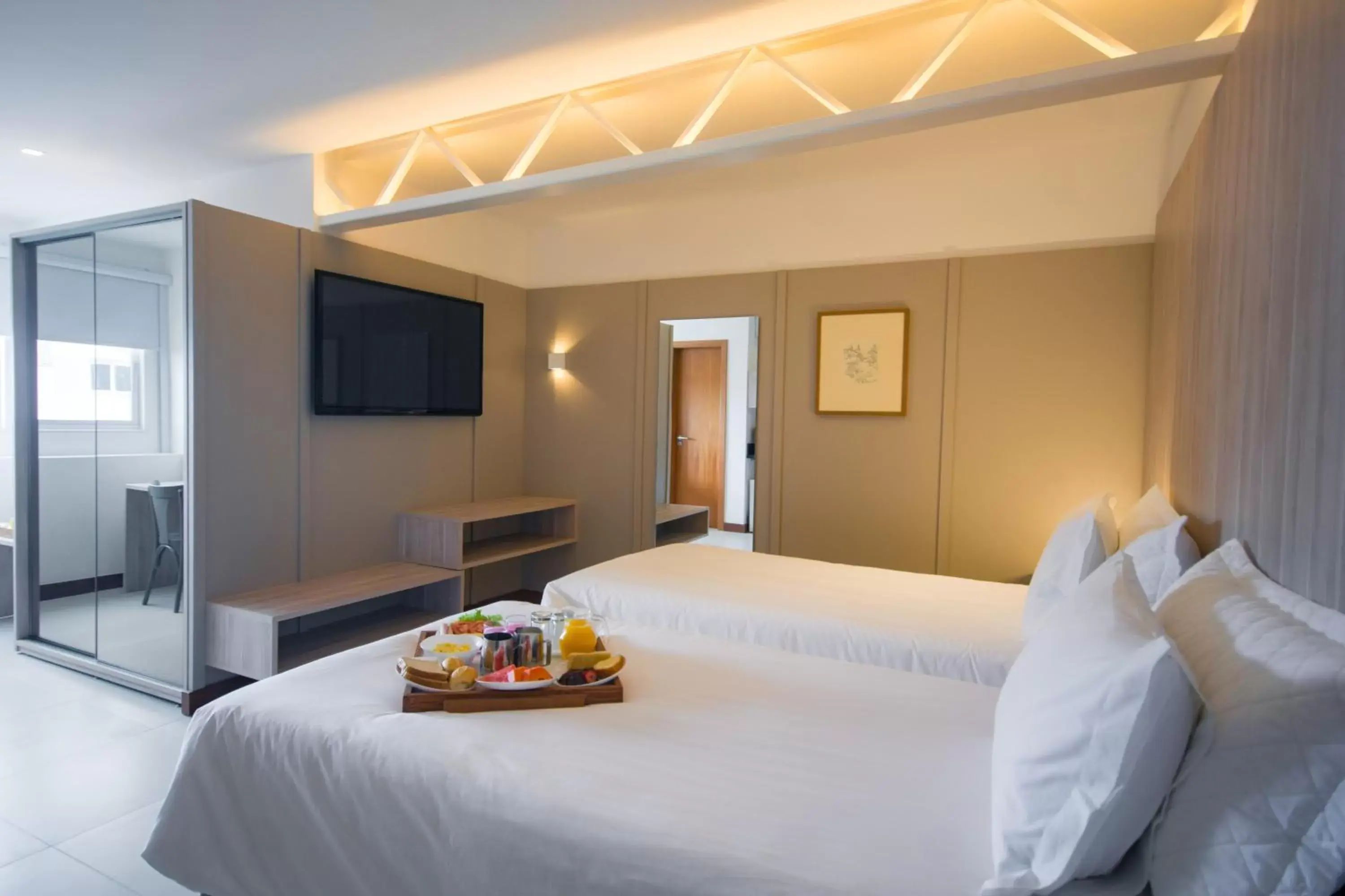 Bed in Malibu Plaza Hotel Bed in Malibu Plaza Hotel