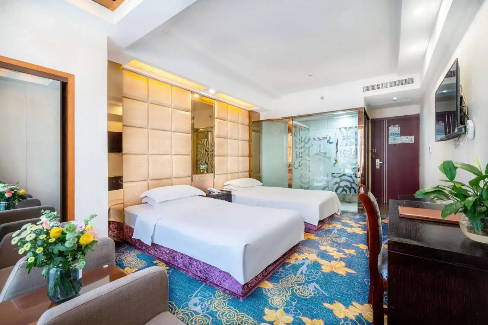 Photo of the whole room in Yiwu Yuejia Business Hotel