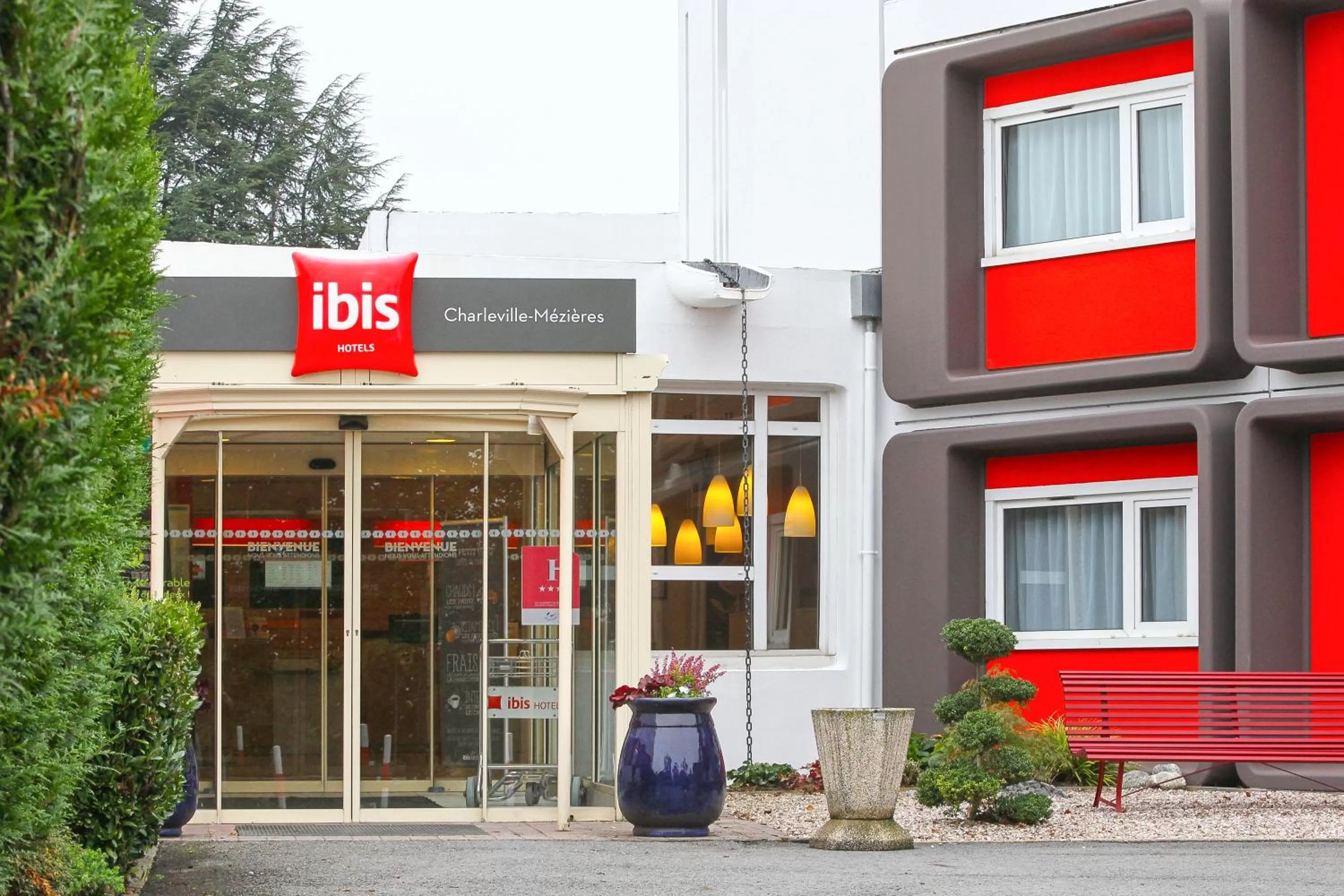 Facade/entrance in ibis Charleville Mézières