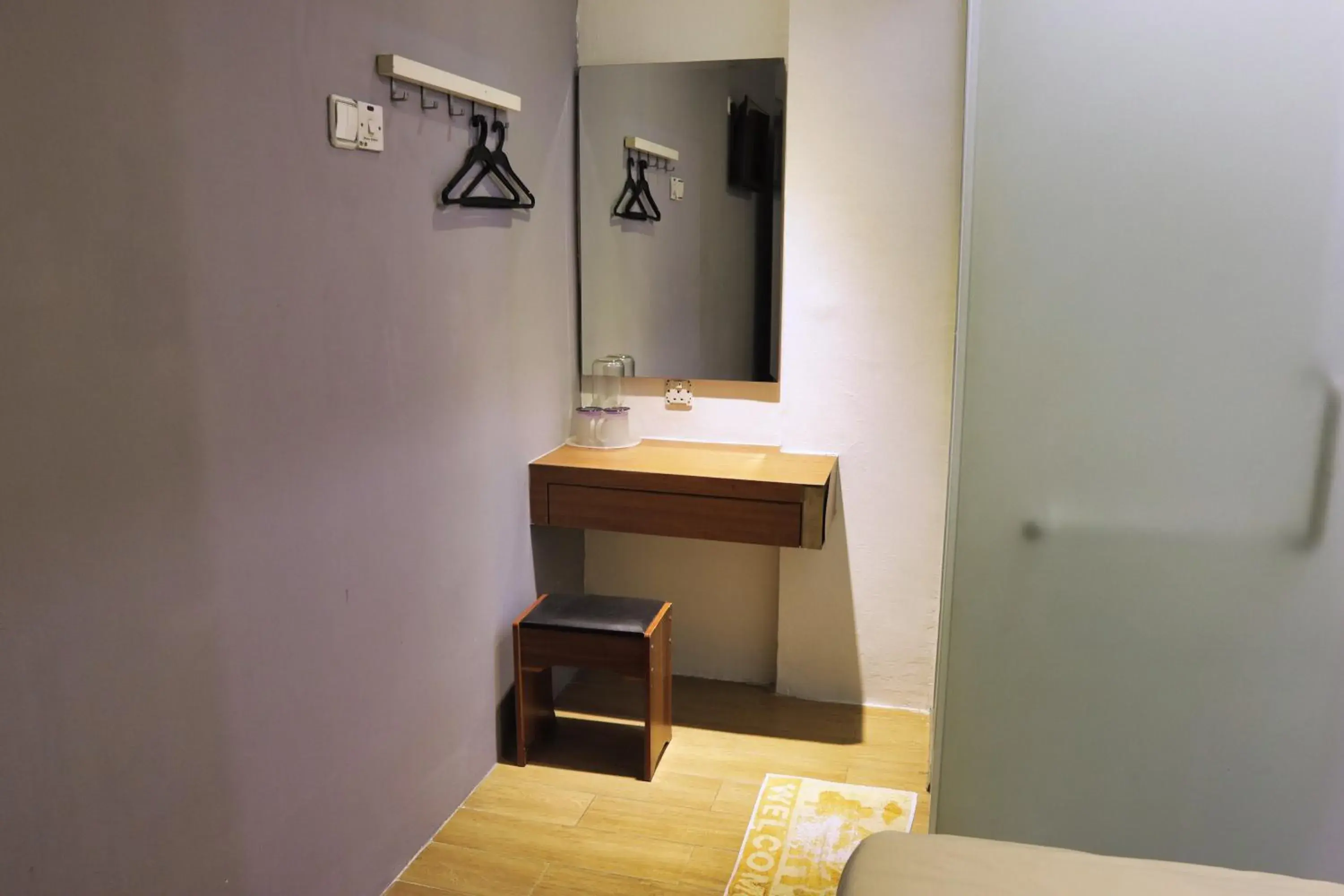 Bedroom, TV/Entertainment Center in Rain Forest Hotel