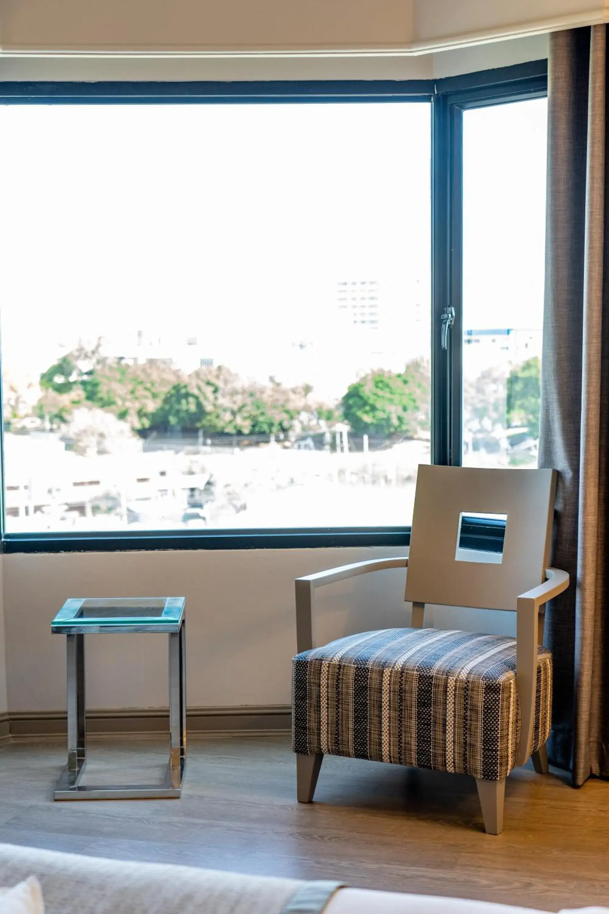 Living room in Grand Riverside Hotel