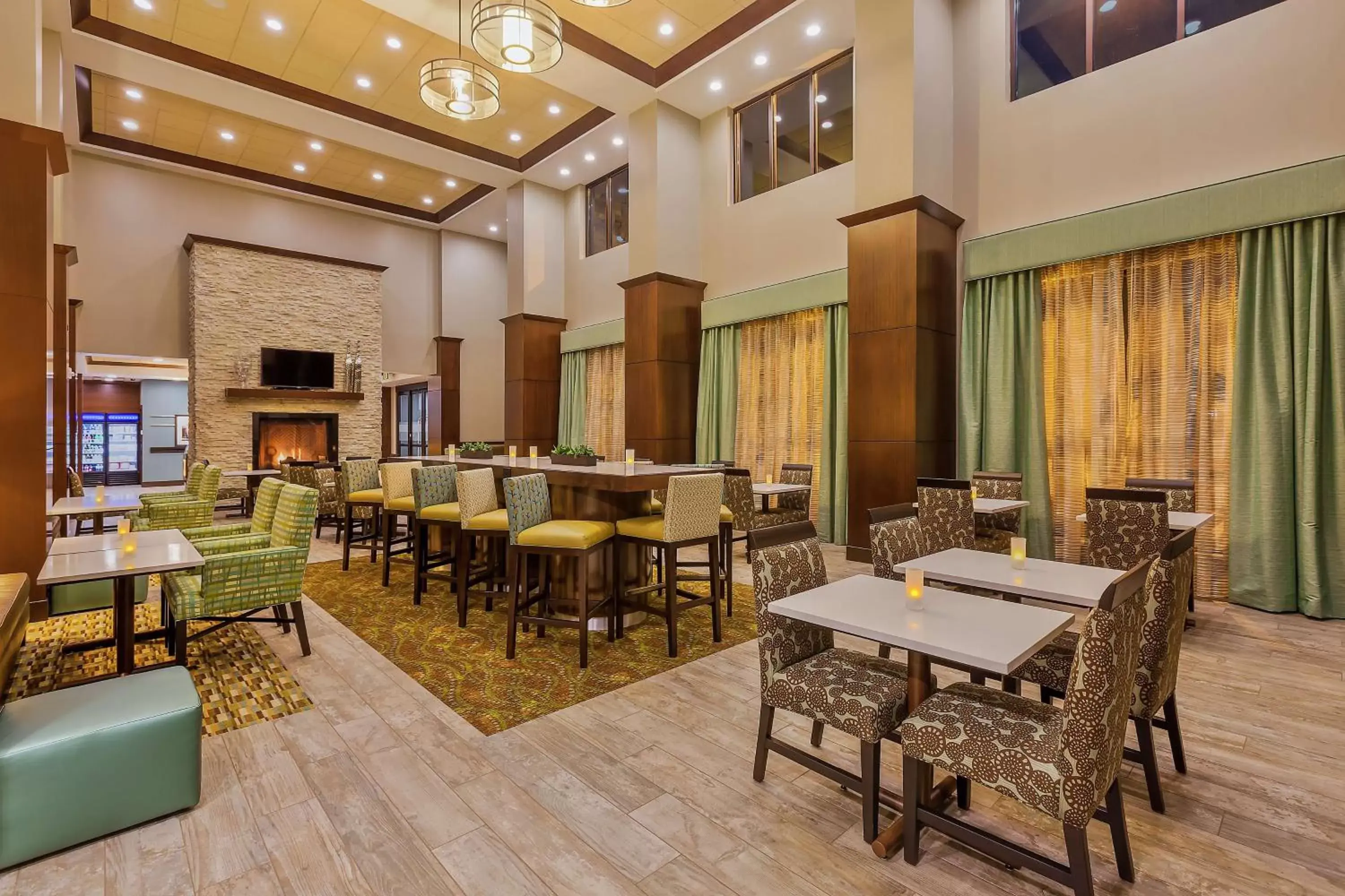 Dining area, Restaurant/Places to Eat in Hampton Inn & Suites Bend