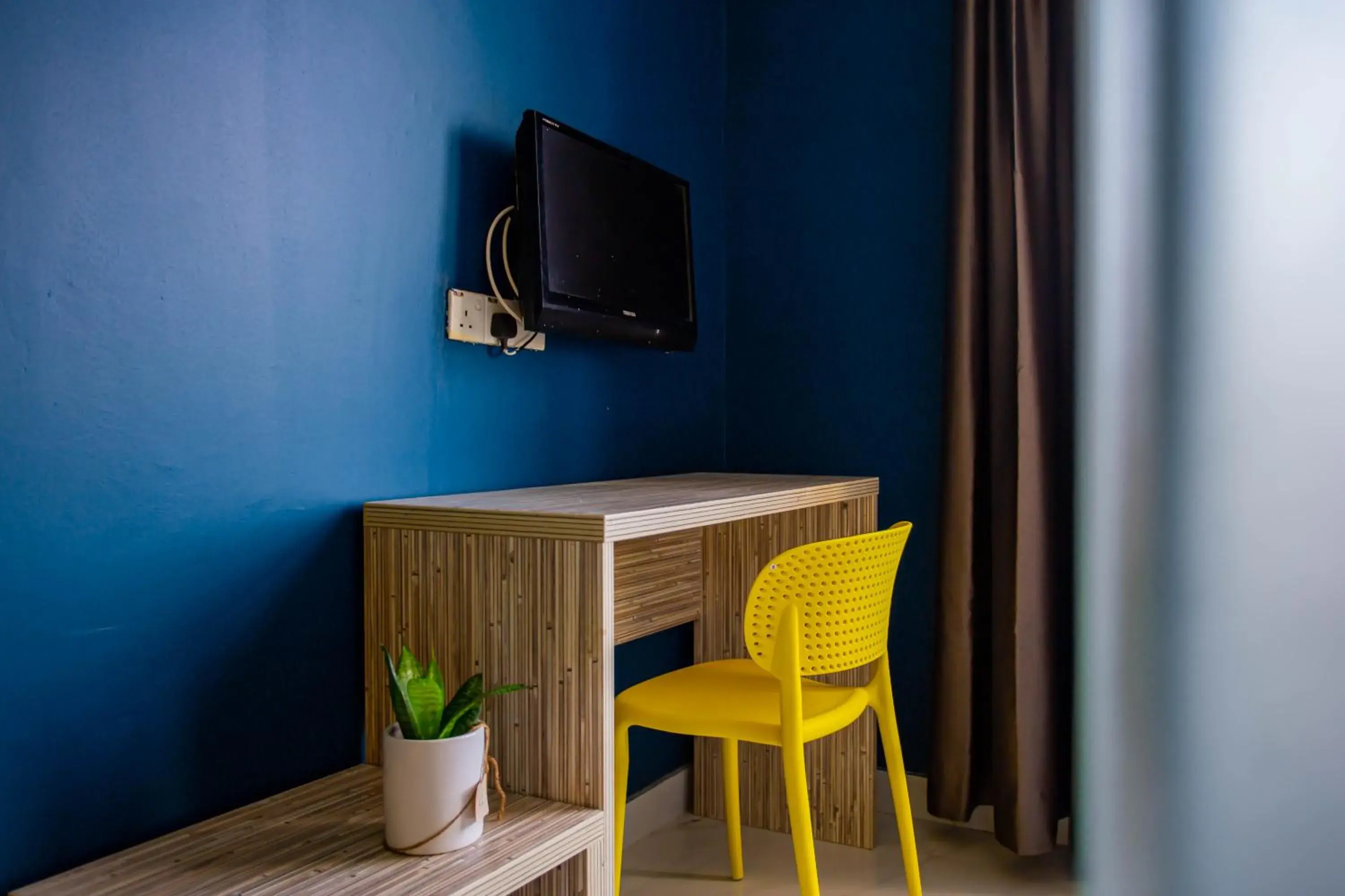 TV/Entertainment Center in BEEZ Hotel Kuala Lumpur