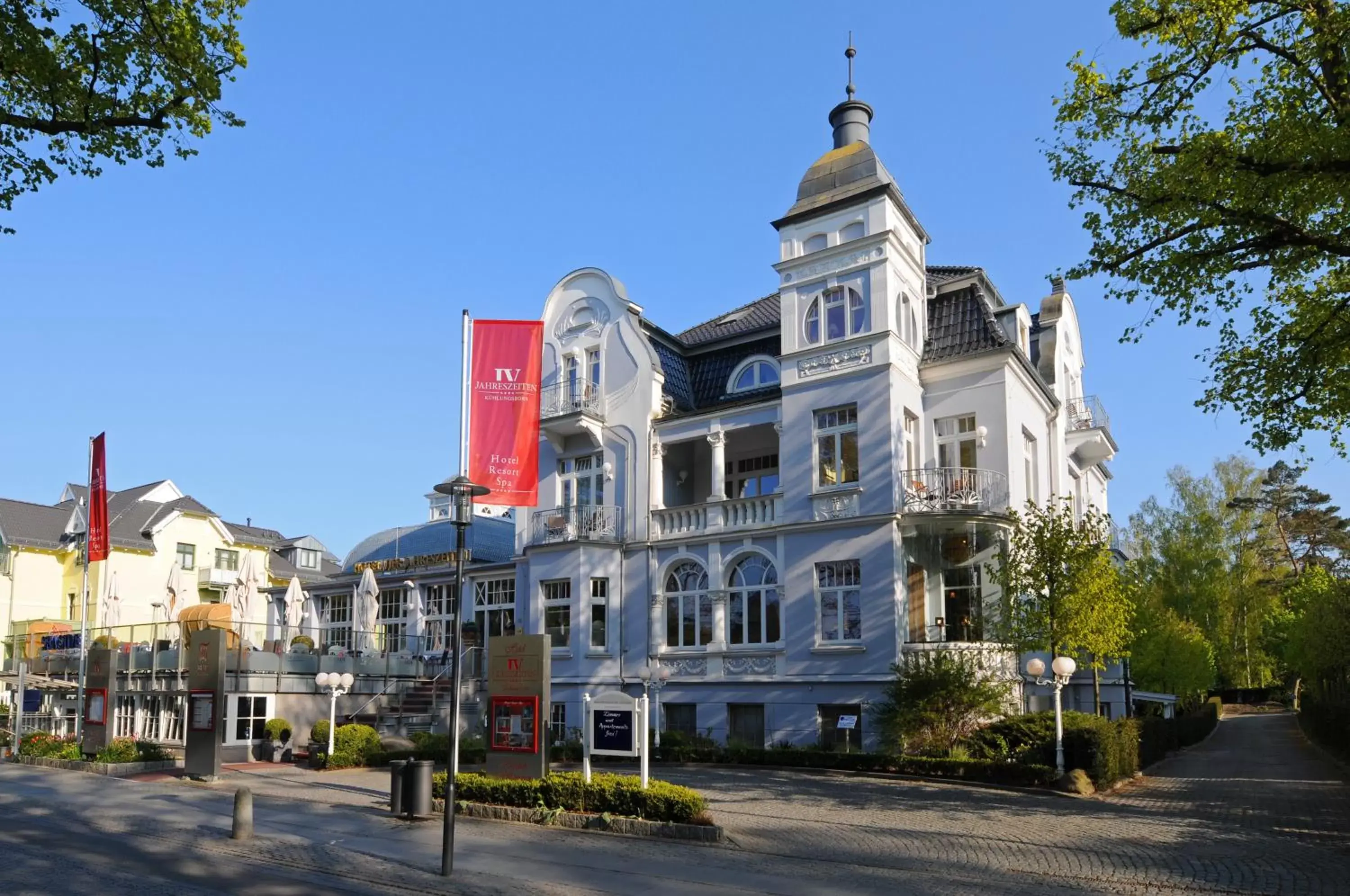 Facade/entrance, Property Building in Hotel Vier Jahreszeiten Kühlungsborn