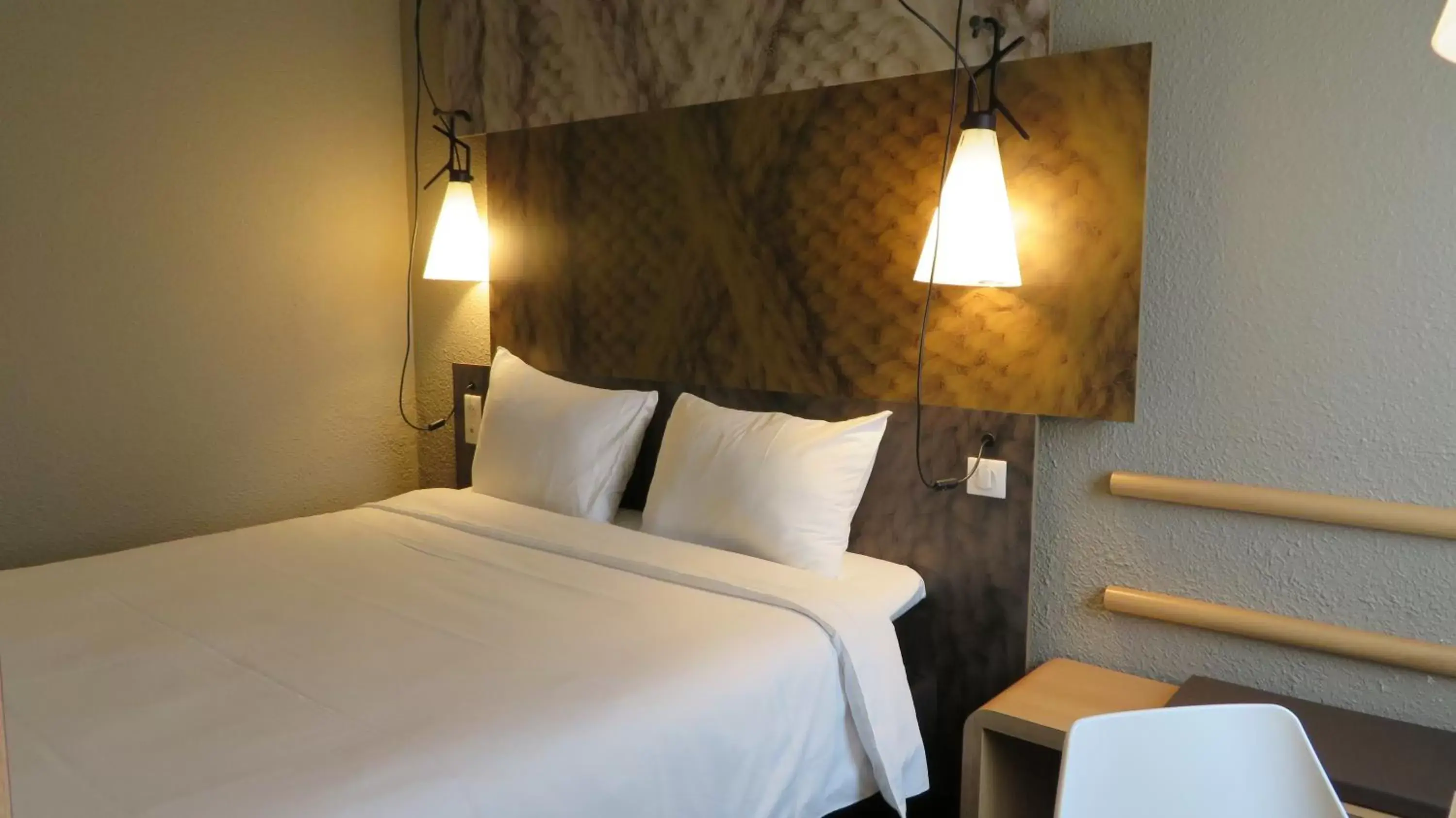 Bed in ibis Melun Bed in ibis Melun
