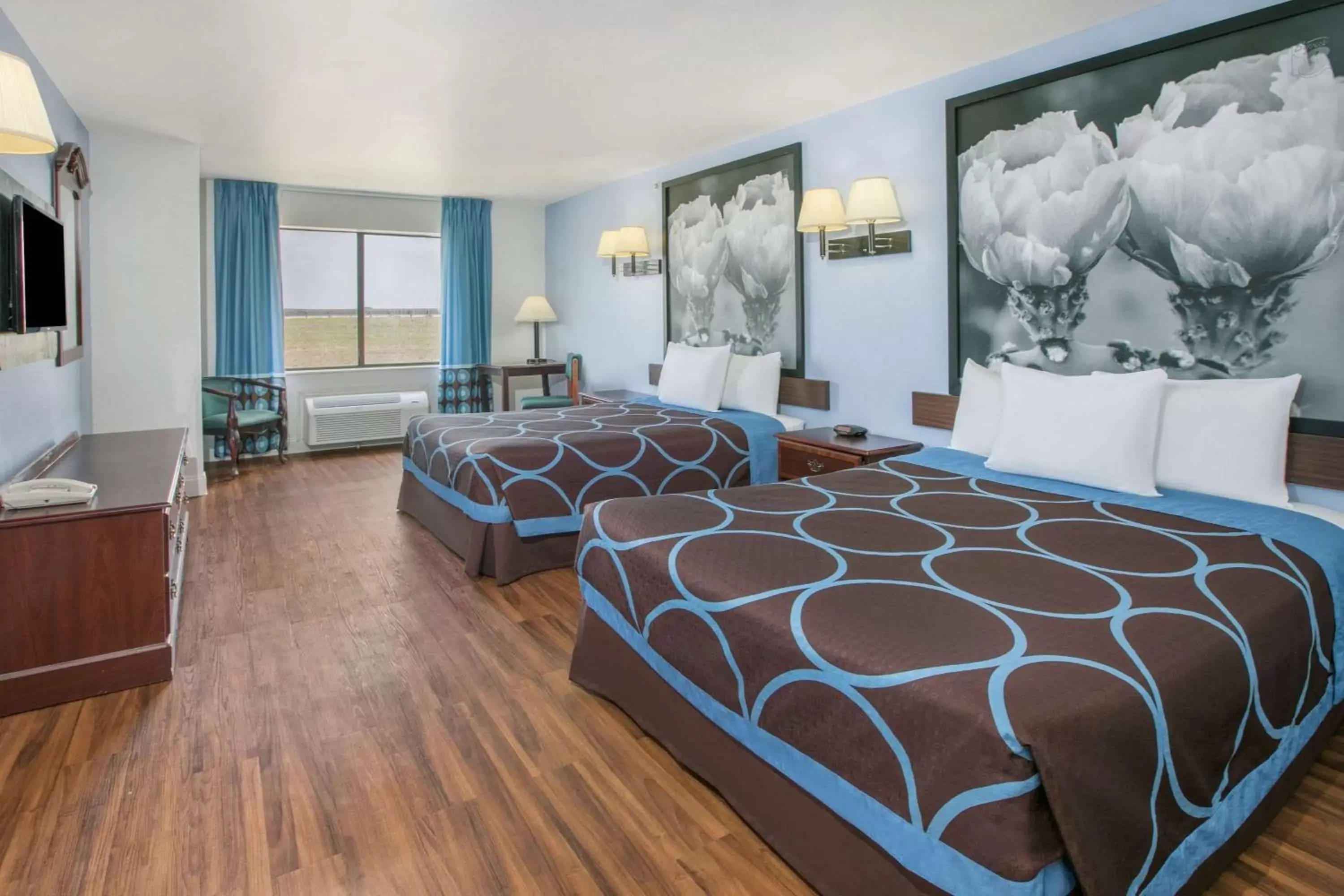 Photo of the whole room, Bed in Super 8 by Wyndham Garland North Dallas Area